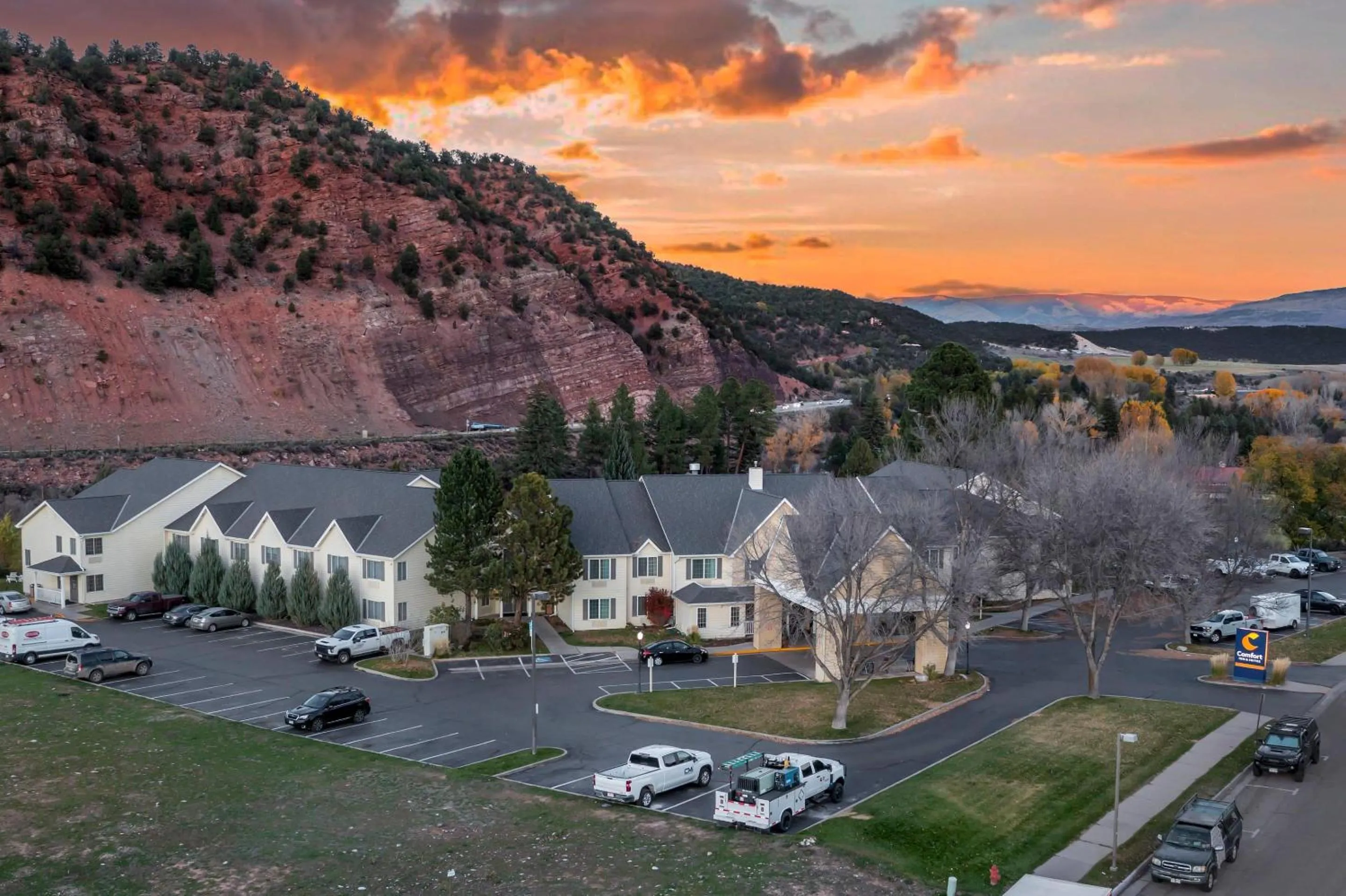 Property building in Comfort Inn & Suites Carbondale on the Roaring Fork