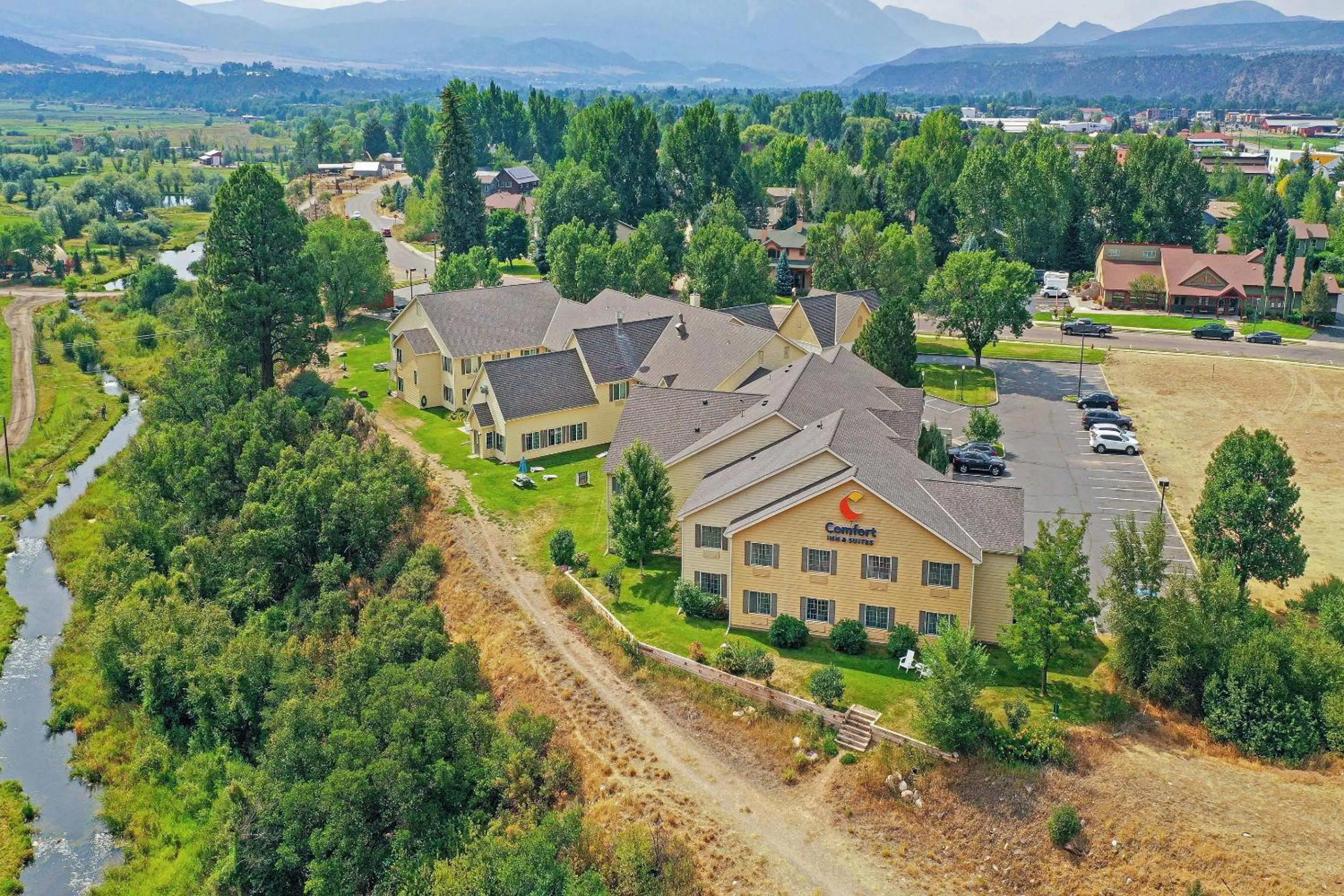 Property building in Comfort Inn & Suites Carbondale on the Roaring Fork