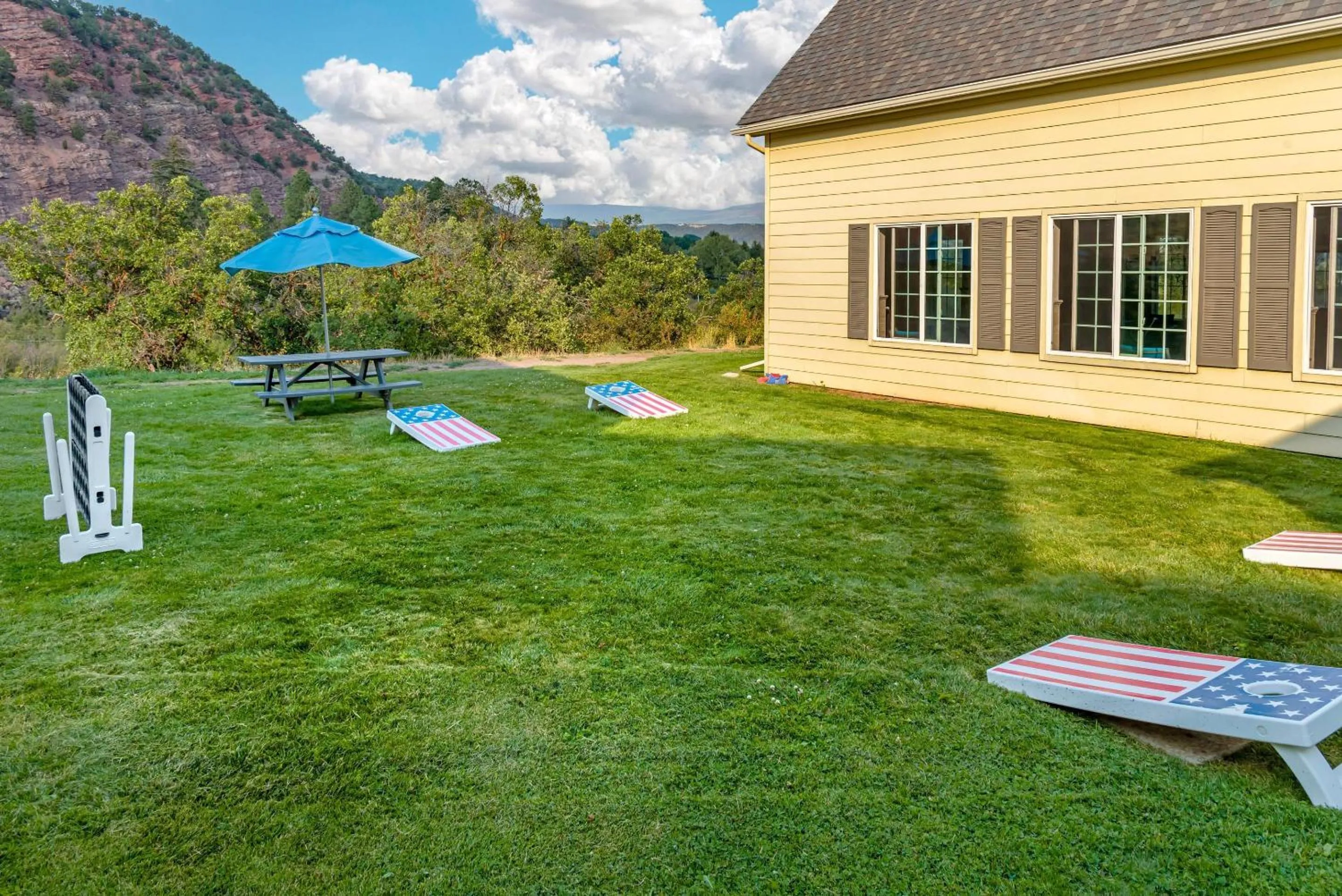 Property building in Comfort Inn & Suites Carbondale on the Roaring Fork