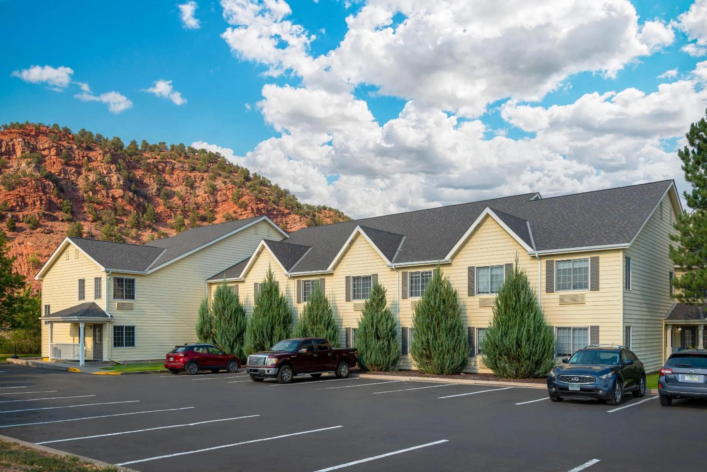 Property building in Comfort Inn & Suites Carbondale on the Roaring Fork