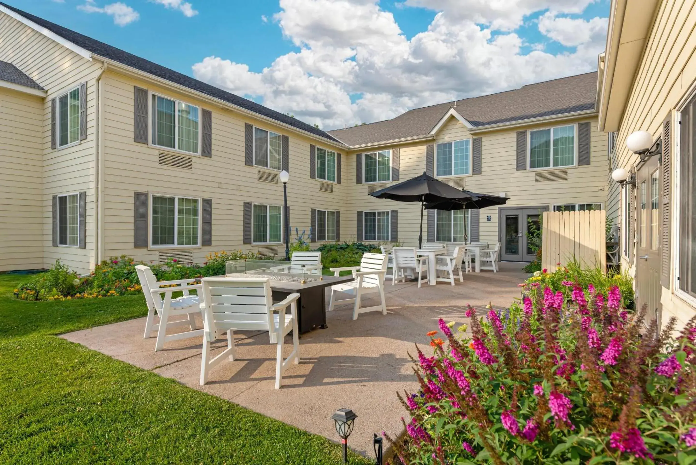 Property building in Comfort Inn & Suites Carbondale on the Roaring Fork Property building in Comfort Inn & Suites Carbondale on the Roaring Fork