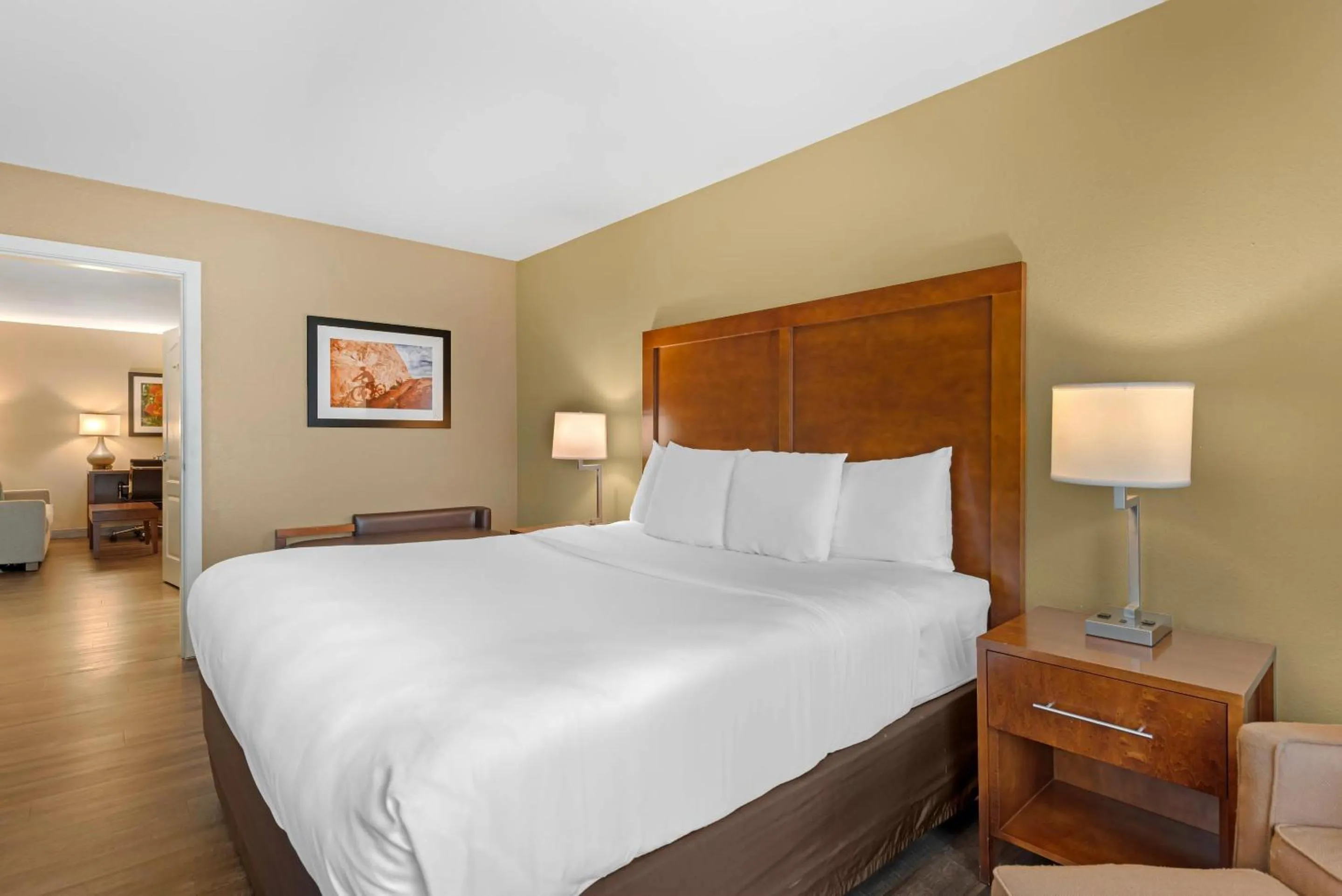 Bedroom, Bed in Comfort Inn & Suites Carbondale on the Roaring Fork