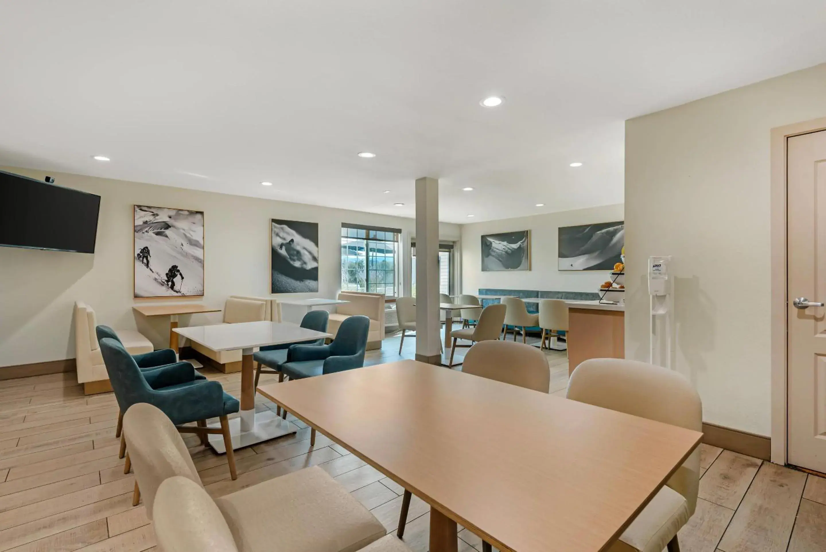 Breakfast in Comfort Inn & Suites Carbondale on the Roaring Fork Breakfast in Comfort Inn & Suites Carbondale on the Roaring Fork