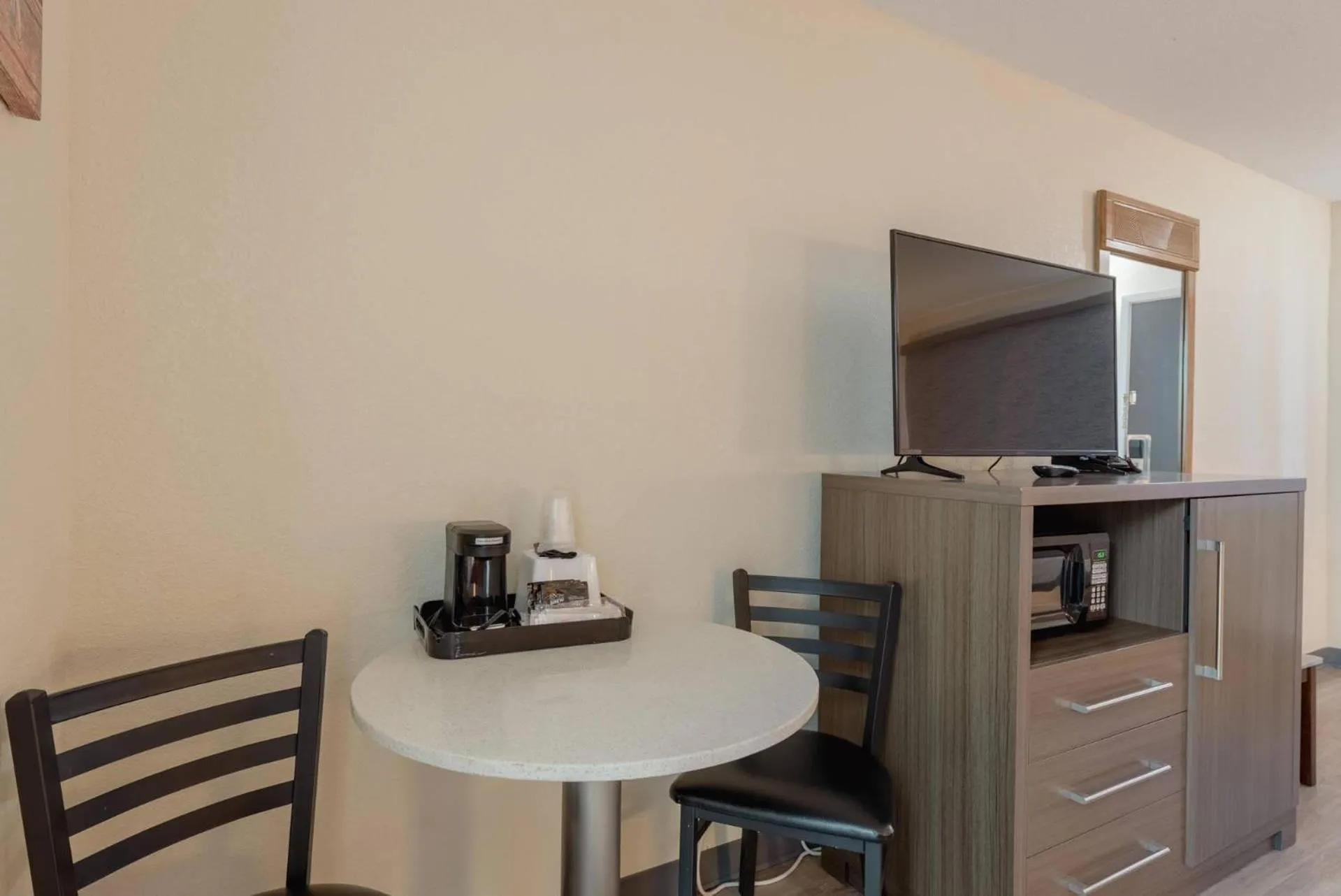 Bedroom in Econo Lodge Cortez near Mesa Verde