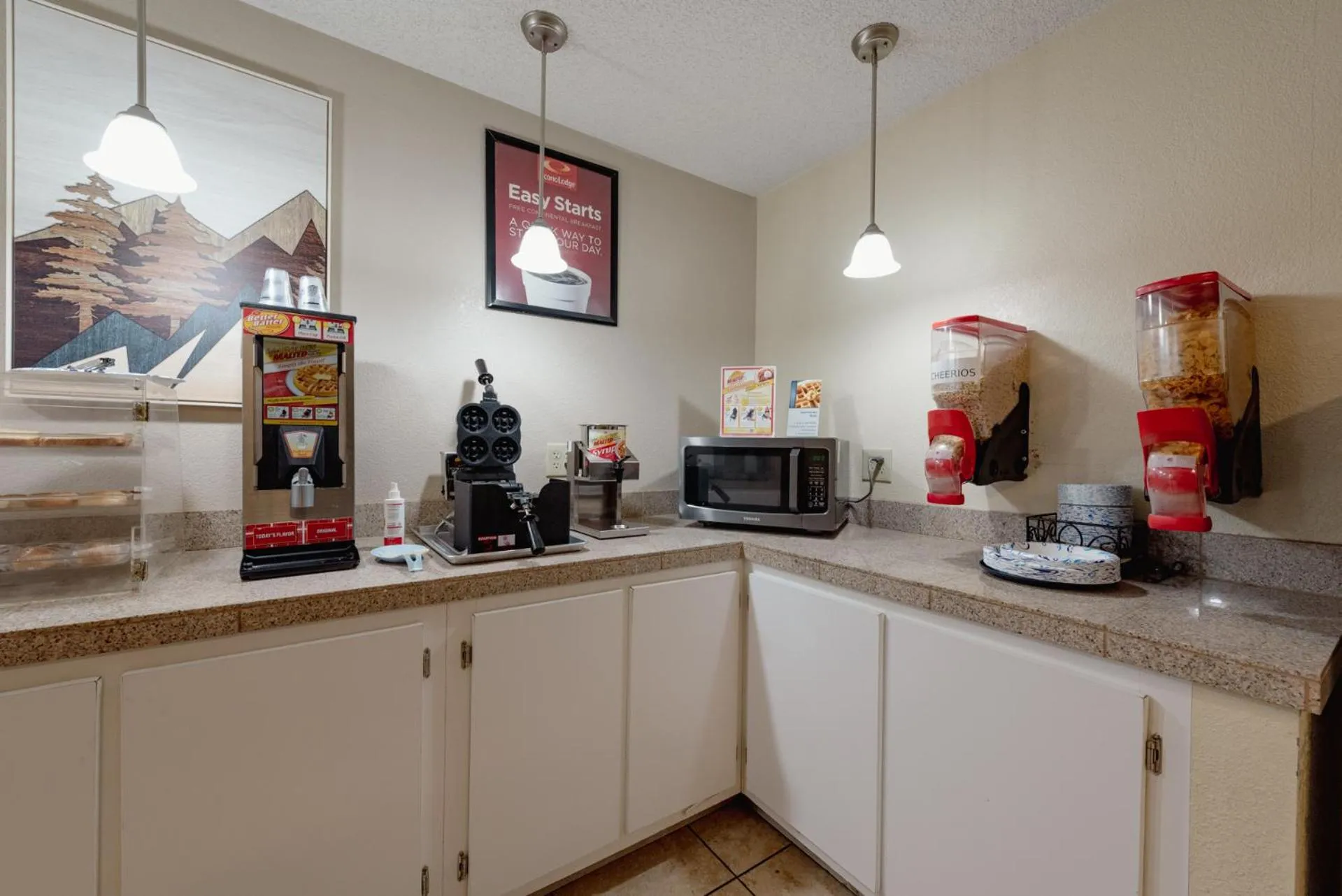 Breakfast in Econo Lodge Cortez near Mesa Verde