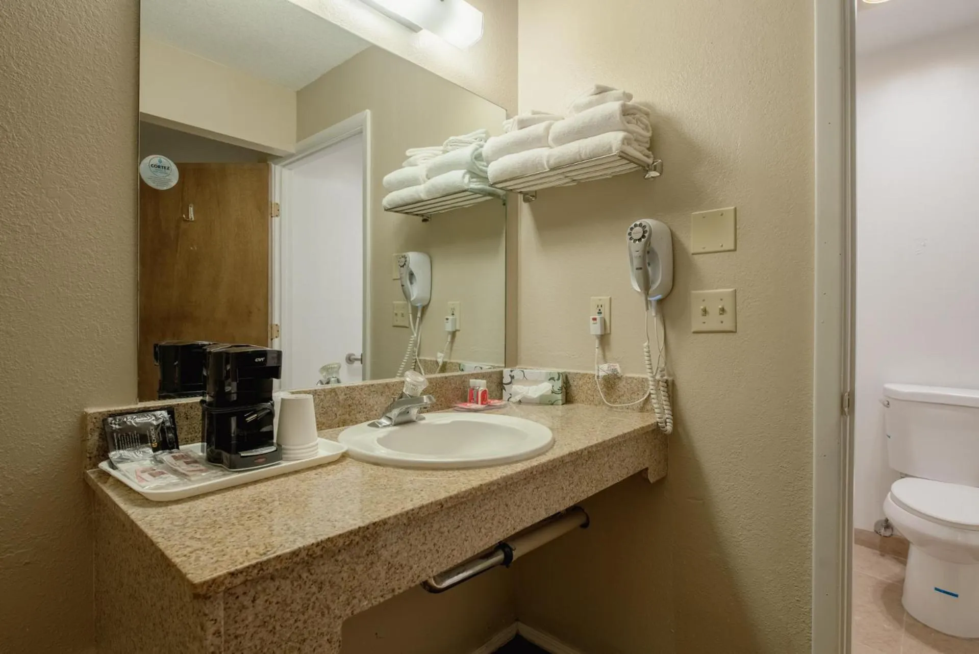 Econo Lodge Cortez near Mesa Verde