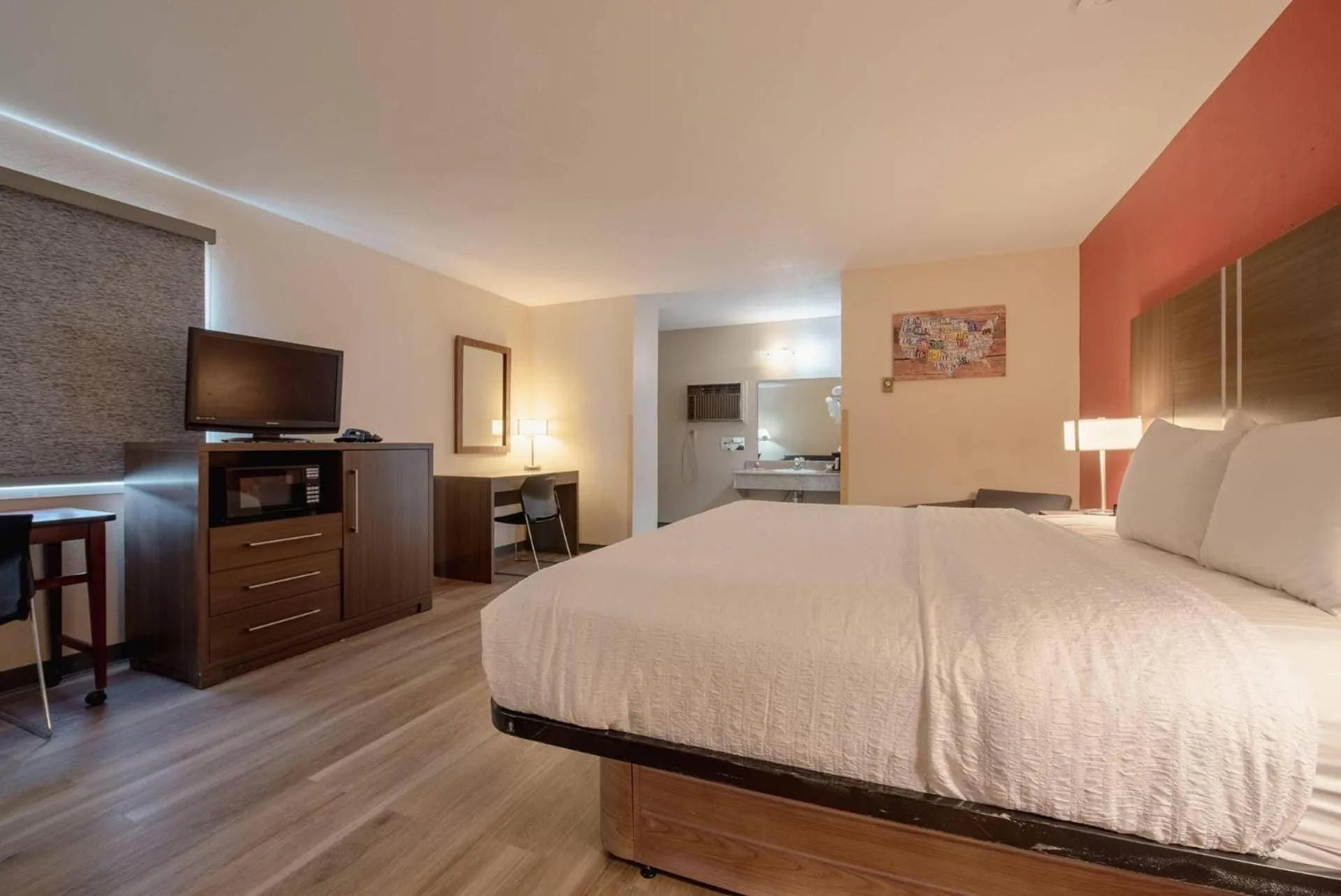 Bedroom, Bed in Econo Lodge Cortez near Mesa Verde