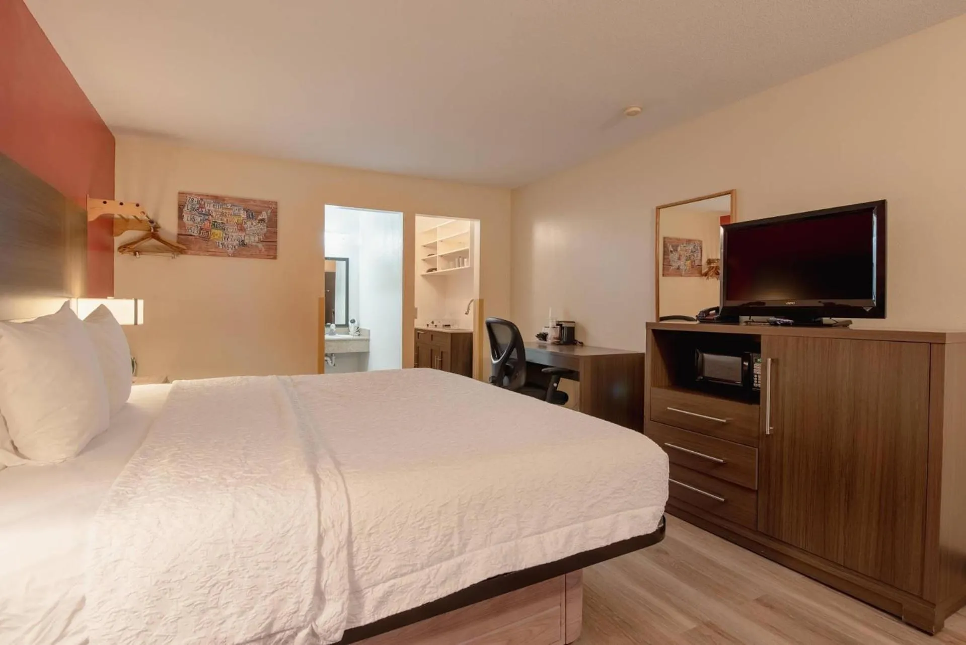 Bedroom, Bed in Econo Lodge Cortez near Mesa Verde