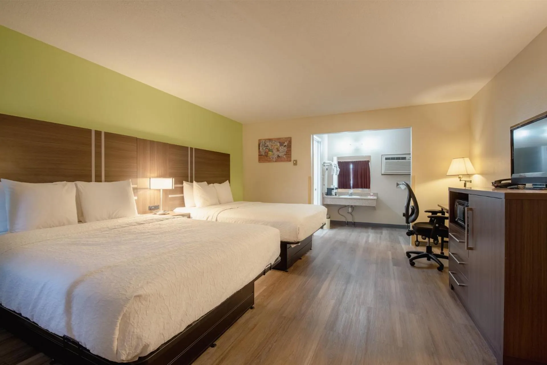 Bed in Econo Lodge Cortez near Mesa Verde