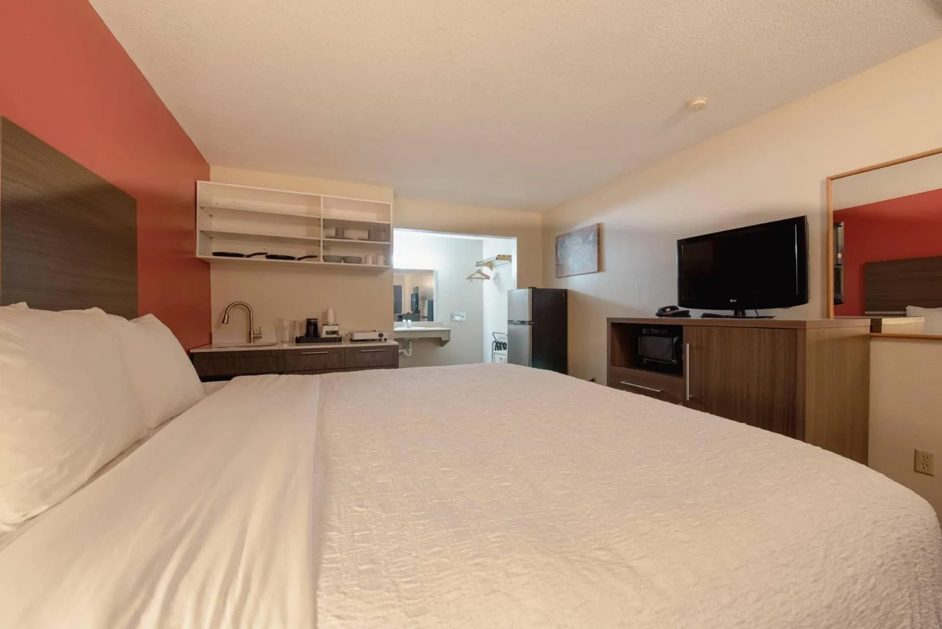 Bedroom, Bed in Econo Lodge Cortez near Mesa Verde