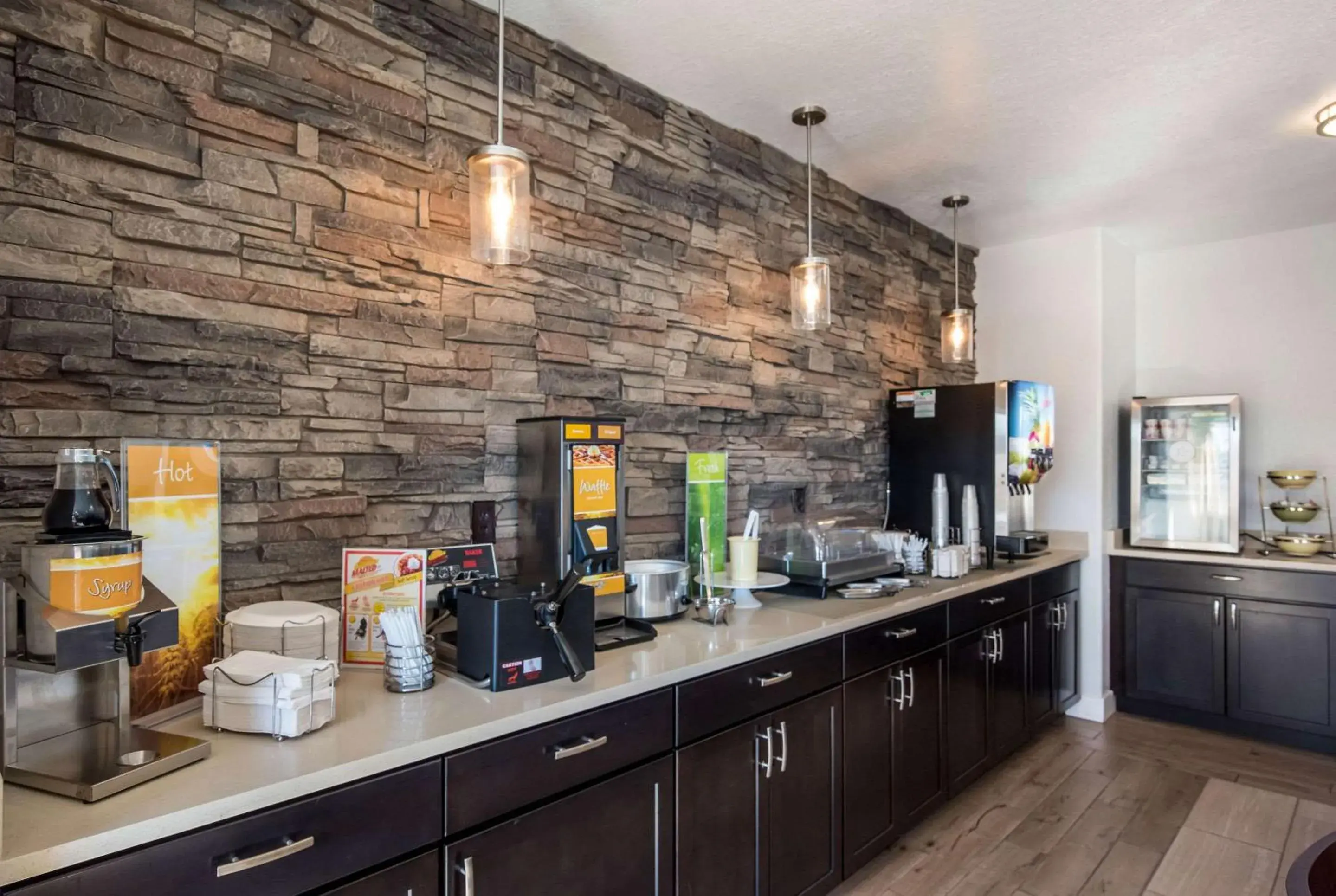 Restaurant/places to eat in Quality Inn & Suites West Restaurant/places to eat in Quality Inn & Suites West