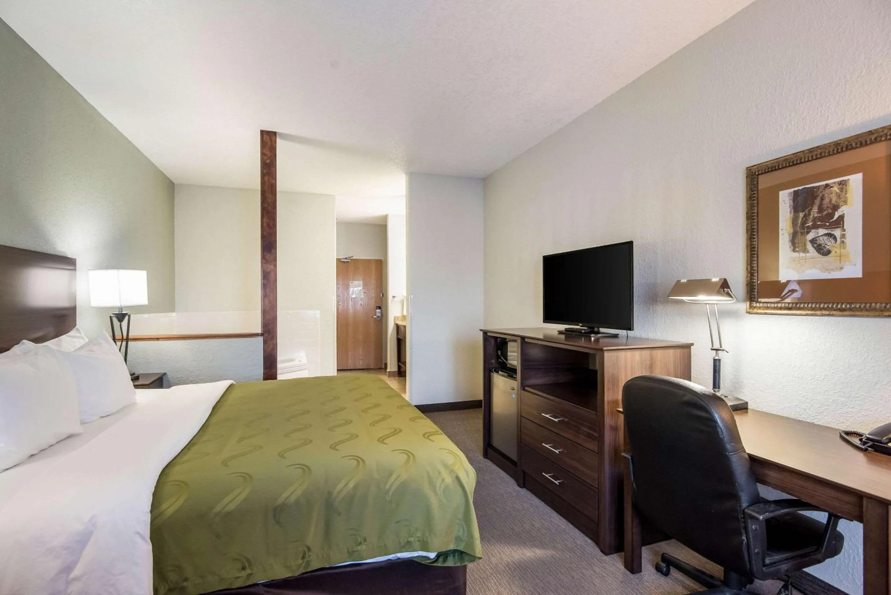 Photo of the whole room, Bed in Quality Inn & Suites Pueblo West