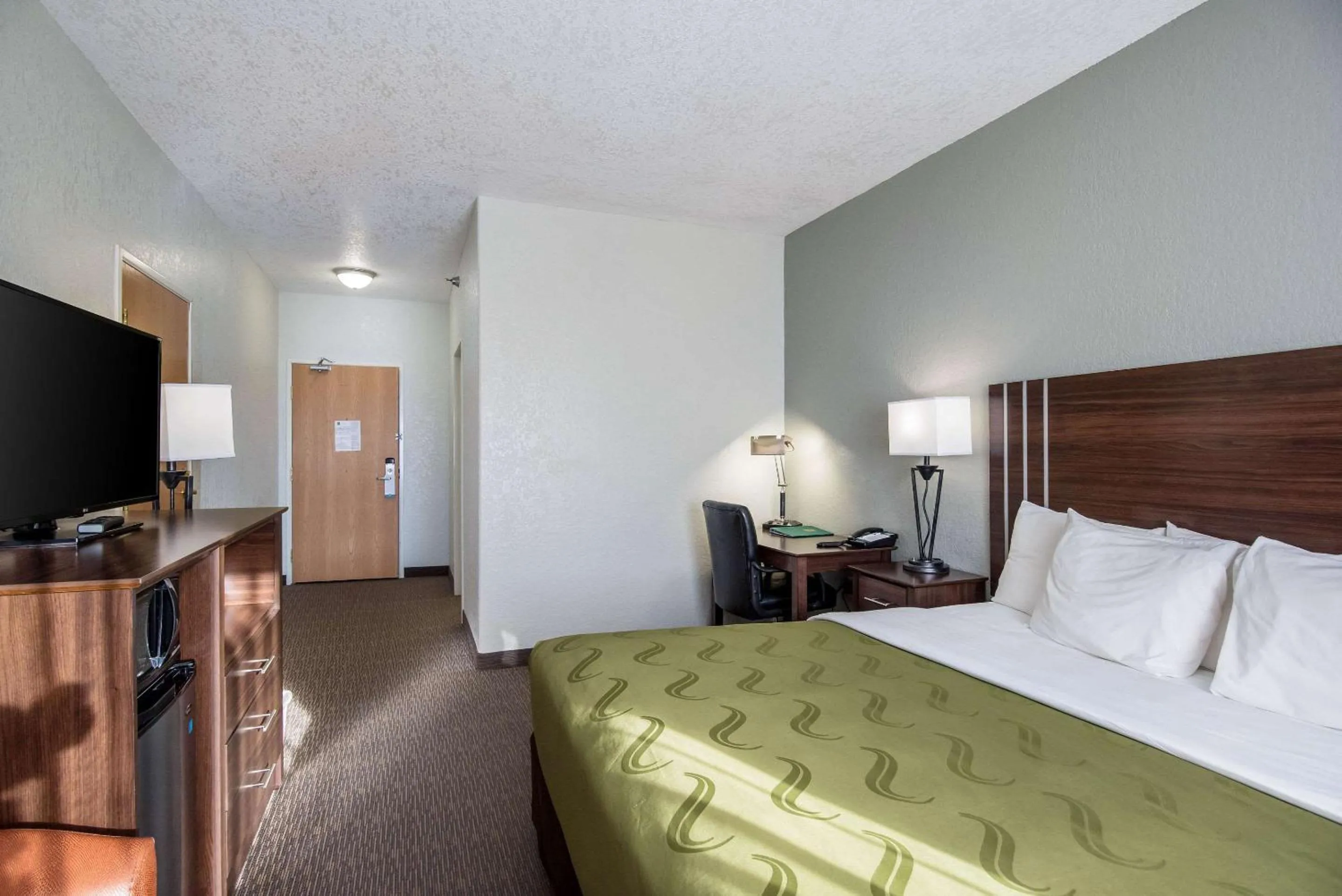 Photo of the whole room, Bed in Quality Inn & Suites Pueblo West
