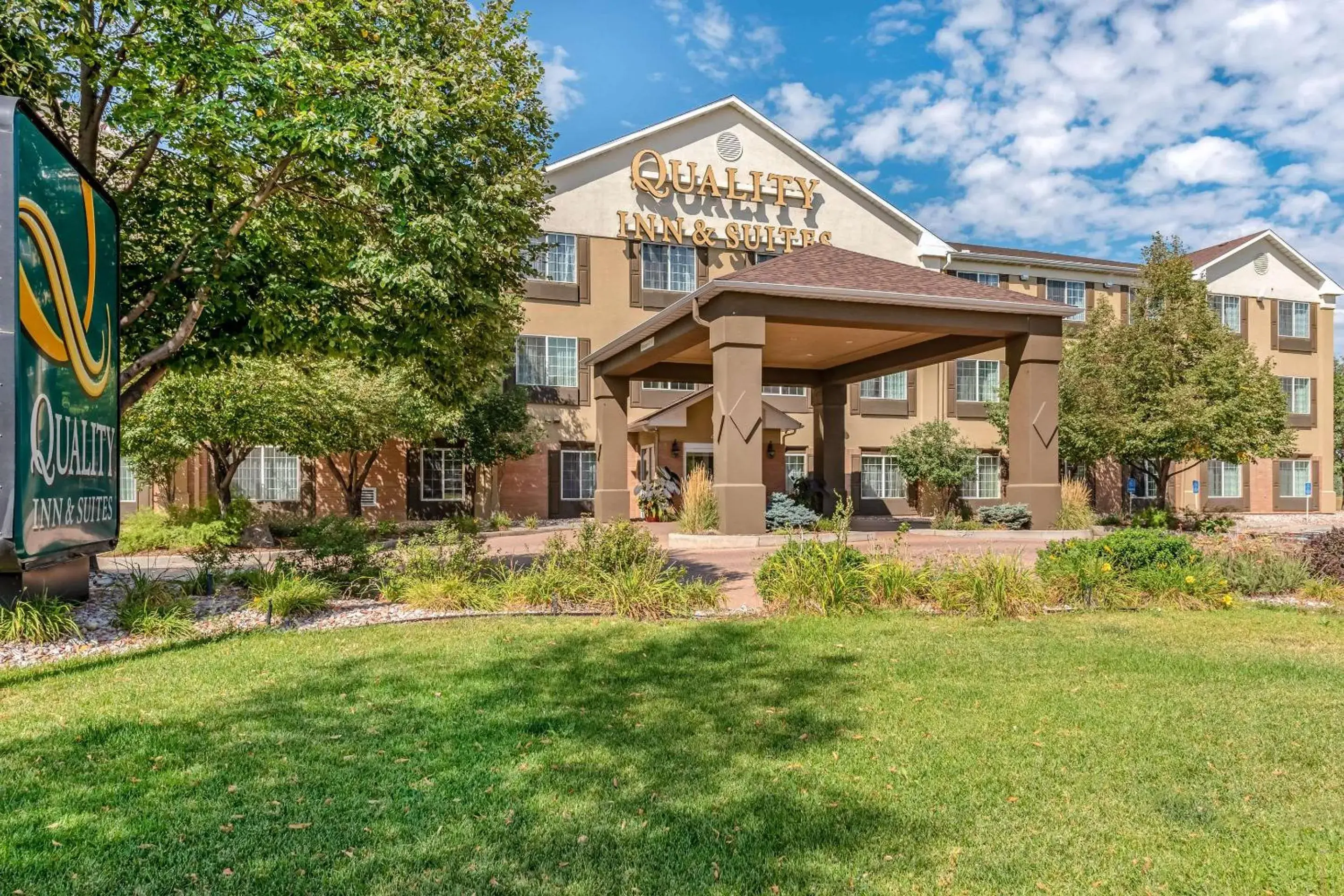 Property building in Quality Inn & Suites University Fort Collins Property building in Quality Inn & Suites University Fort Collins
