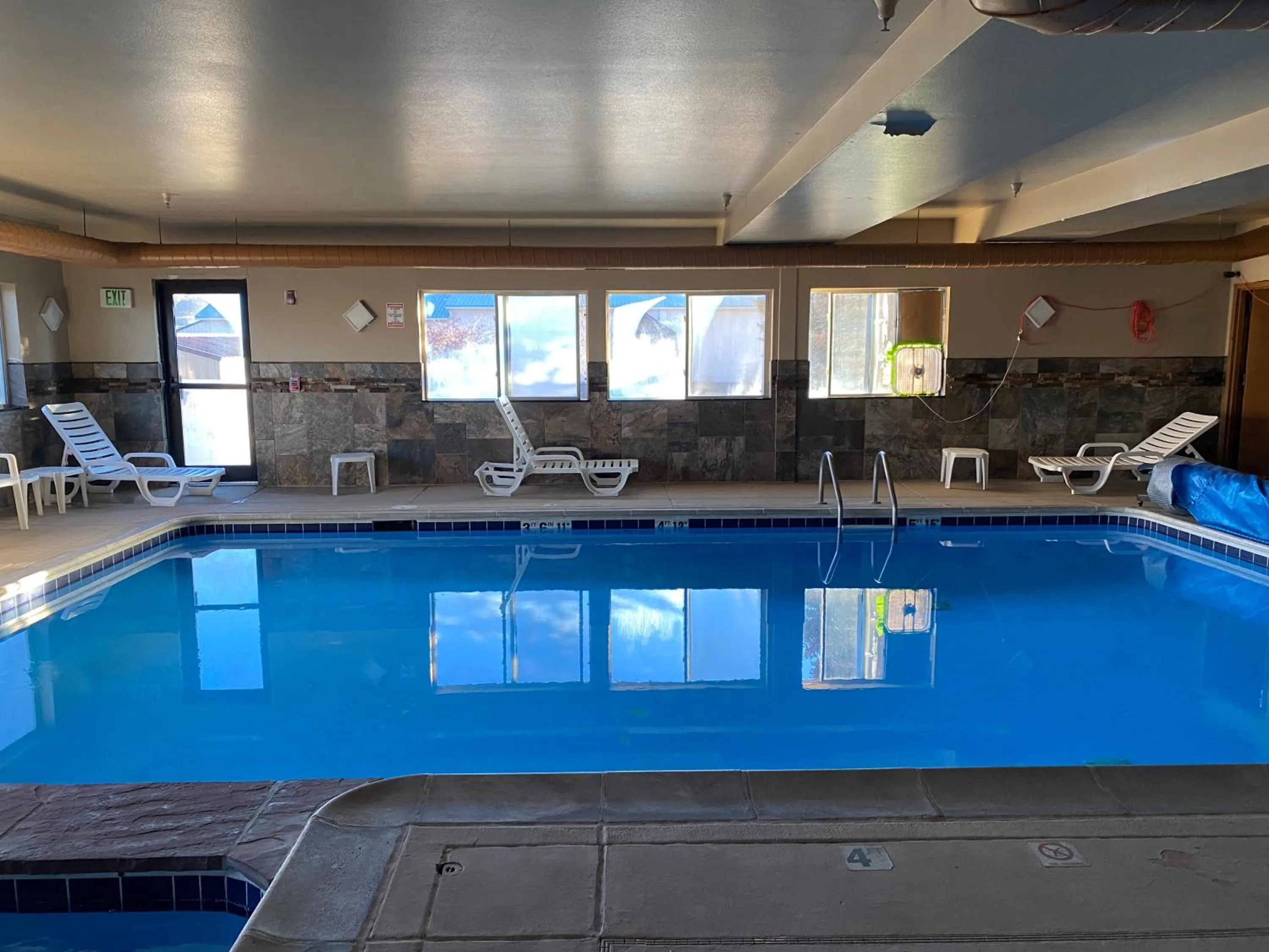 Swimming pool in Comfort Inn & Suites Gunnison-Crested Butte