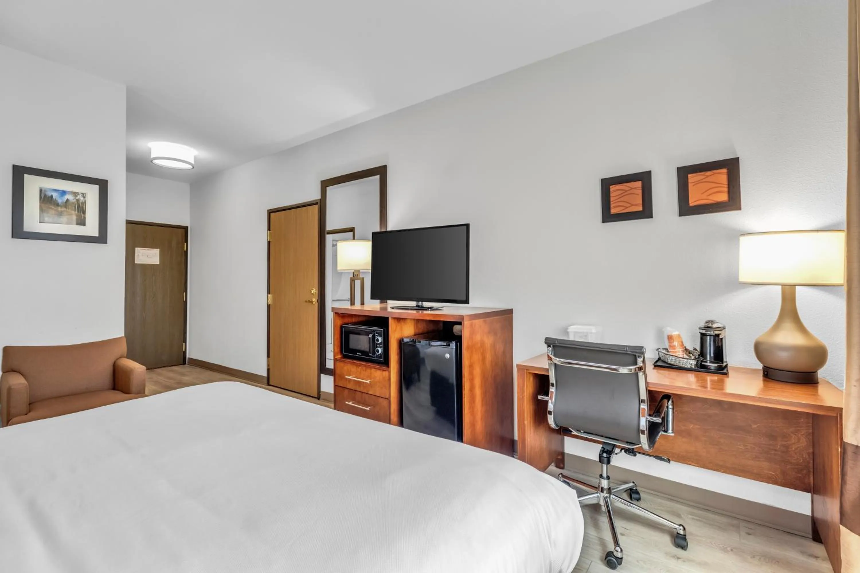 View (from property/room), Bed in Comfort Inn Denver West Arvada Station