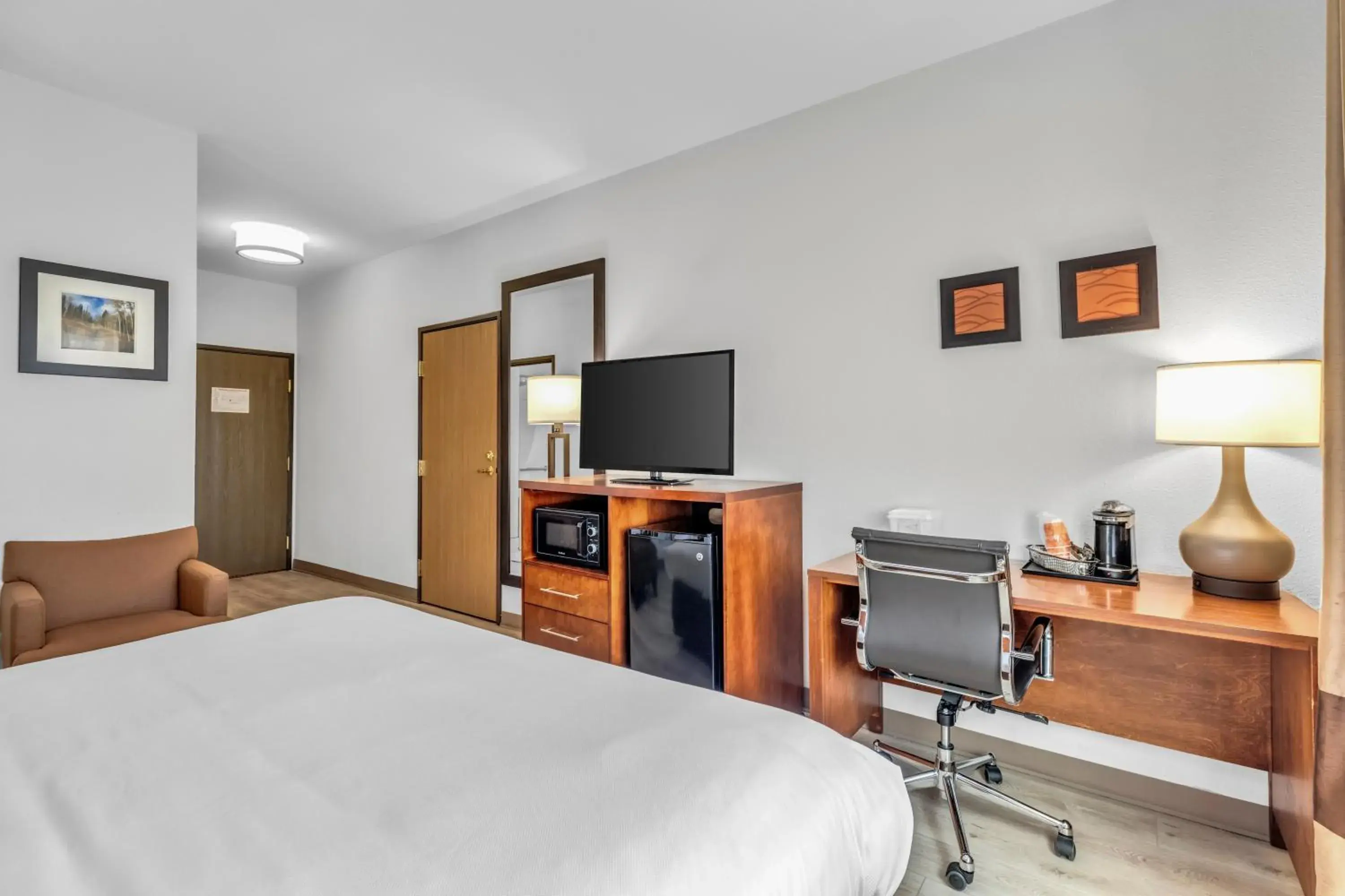 King Room - Non-Smoking in Comfort Inn Denver West Arvada Station King Room - Non-Smoking in Comfort Inn Denver West Arvada Station