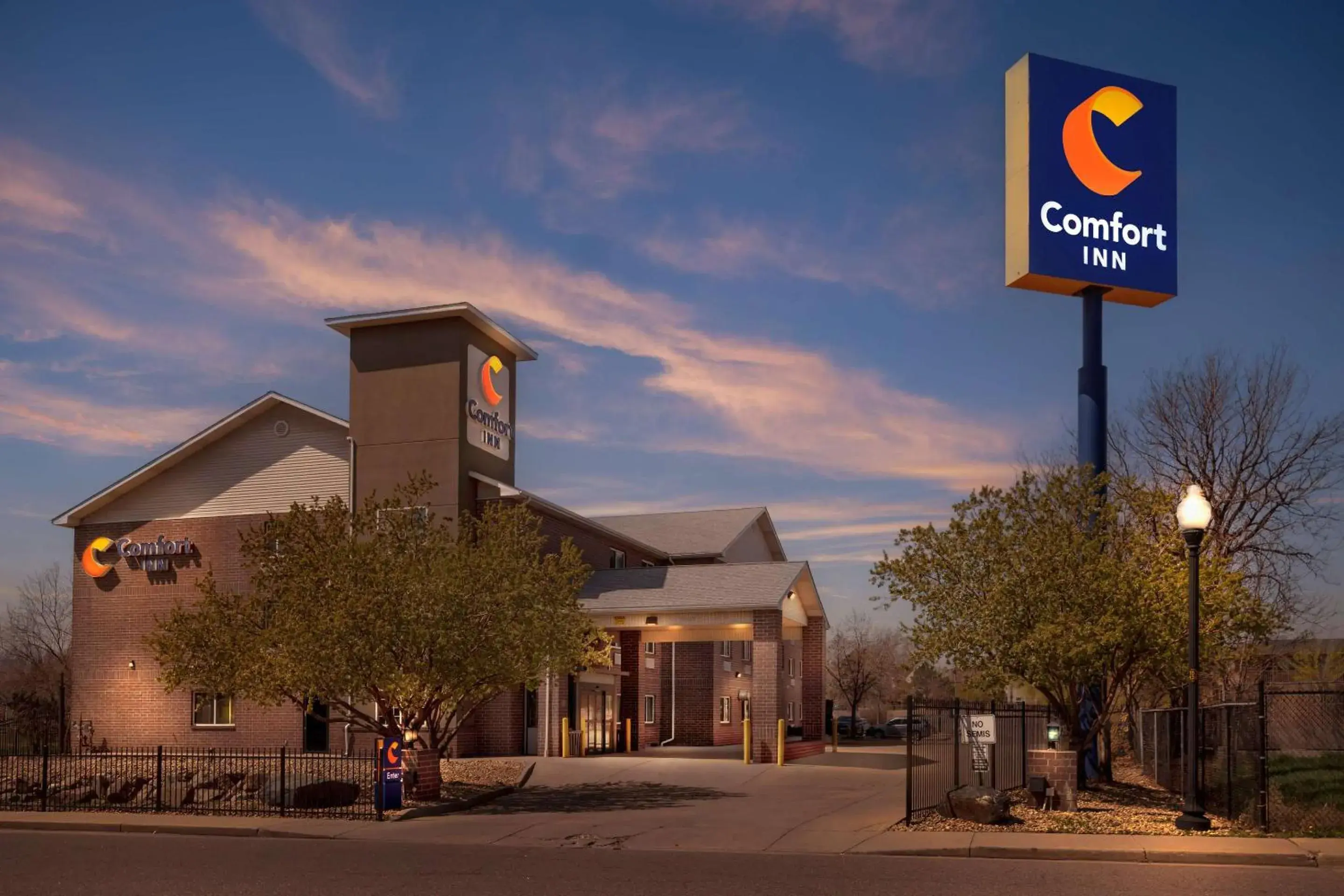 Property building in Comfort Inn Denver West Arvada Station Property building in Comfort Inn Denver West Arvada Station