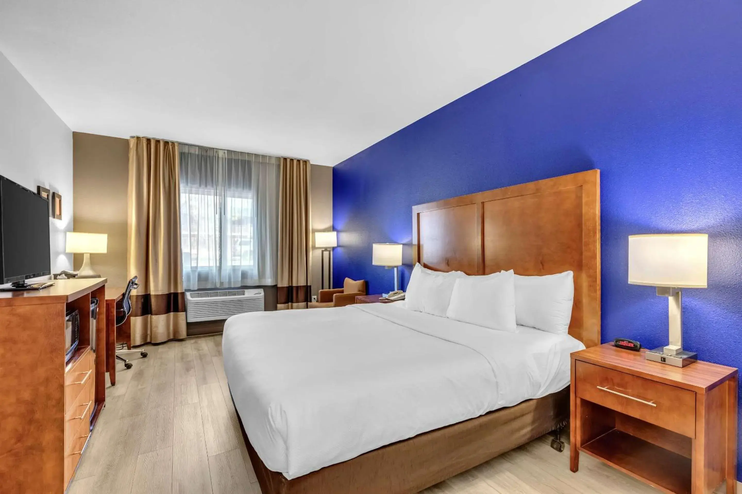 Bedroom, Bed in Comfort Inn Denver West Arvada Station Bedroom, Bed in Comfort Inn Denver West Arvada Station