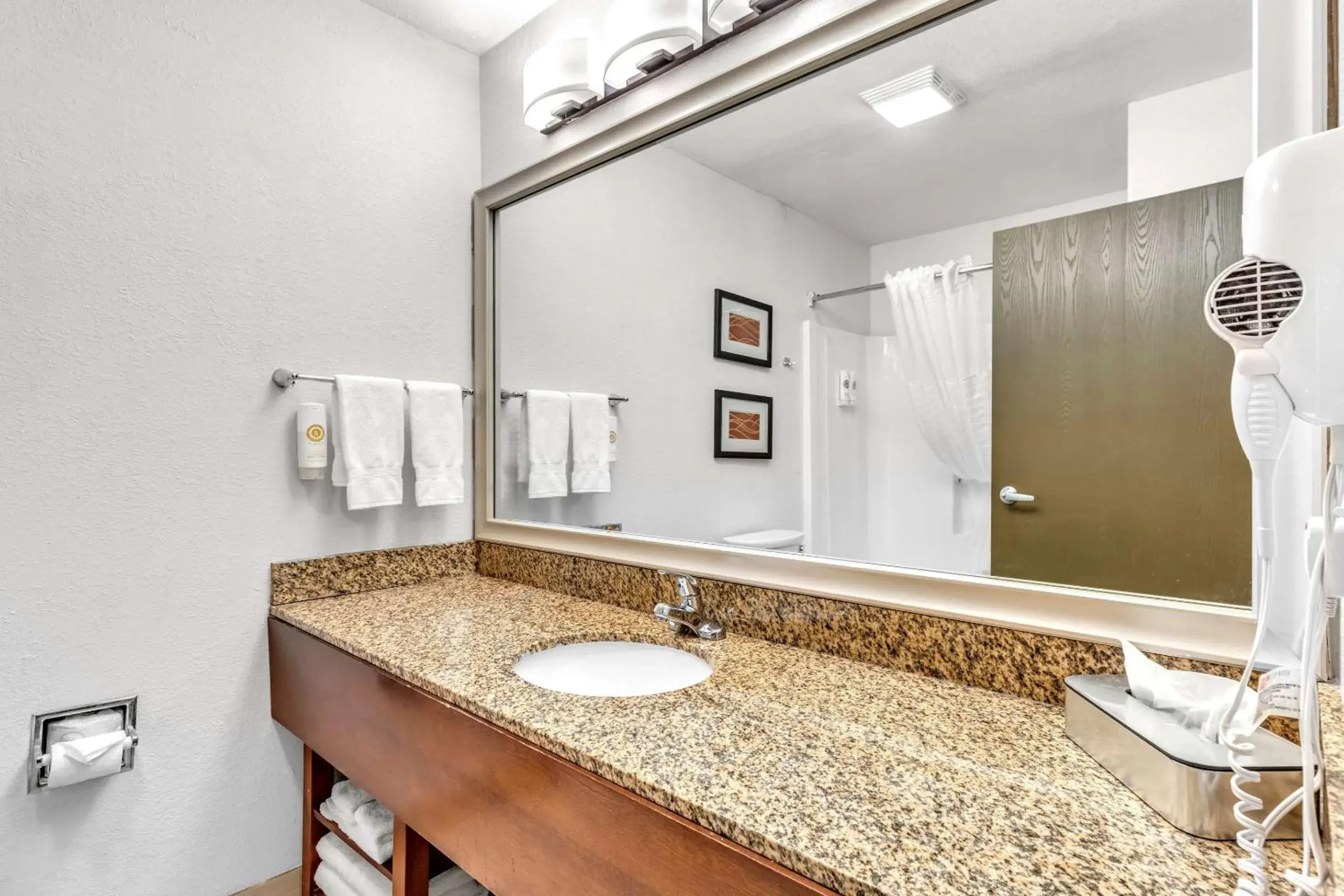 Bedroom in Comfort Inn Denver West Arvada Station Bedroom in Comfort Inn Denver West Arvada Station