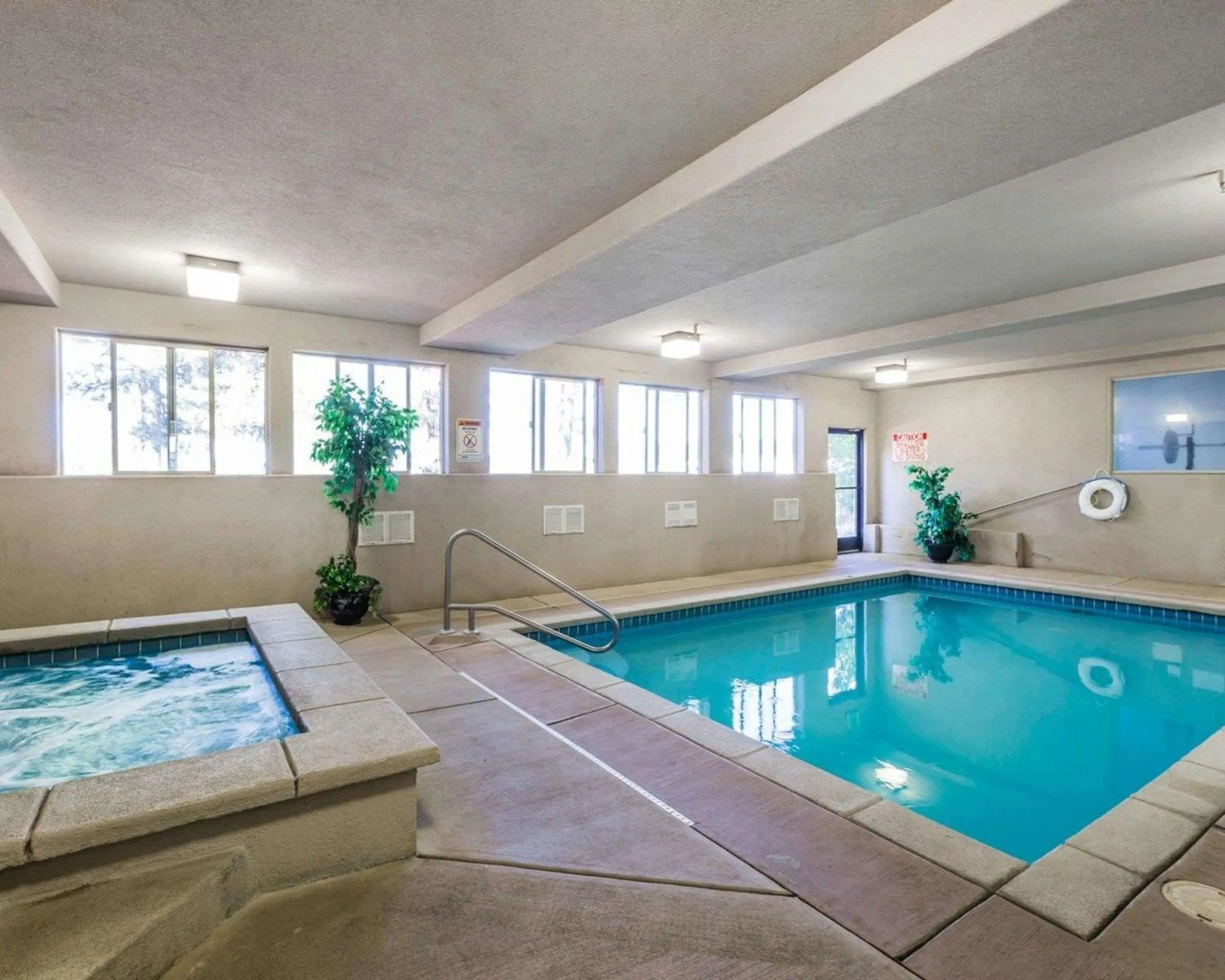 Lobby or reception in West End Lodge