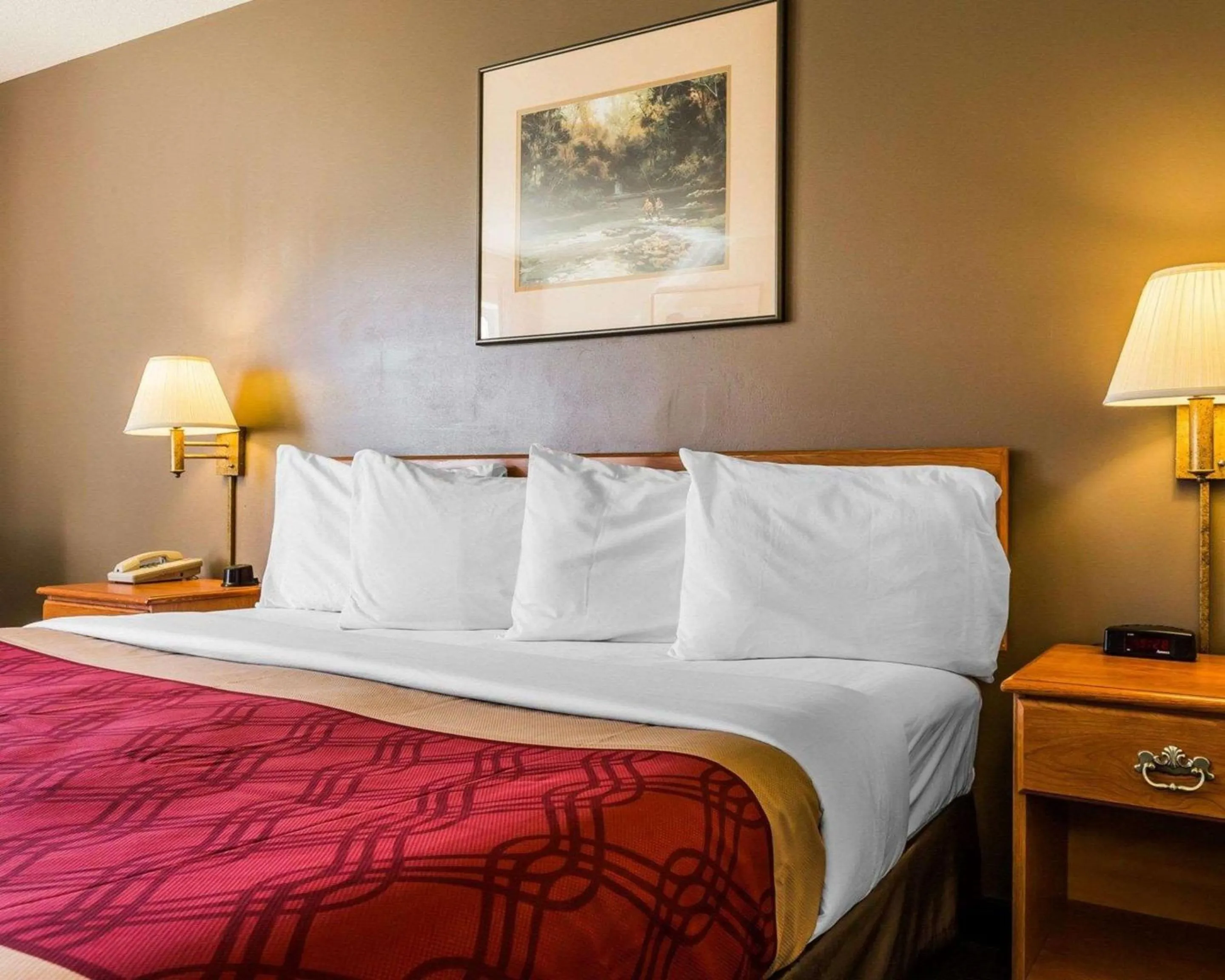 Photo of the whole room, Bed in West End Lodge