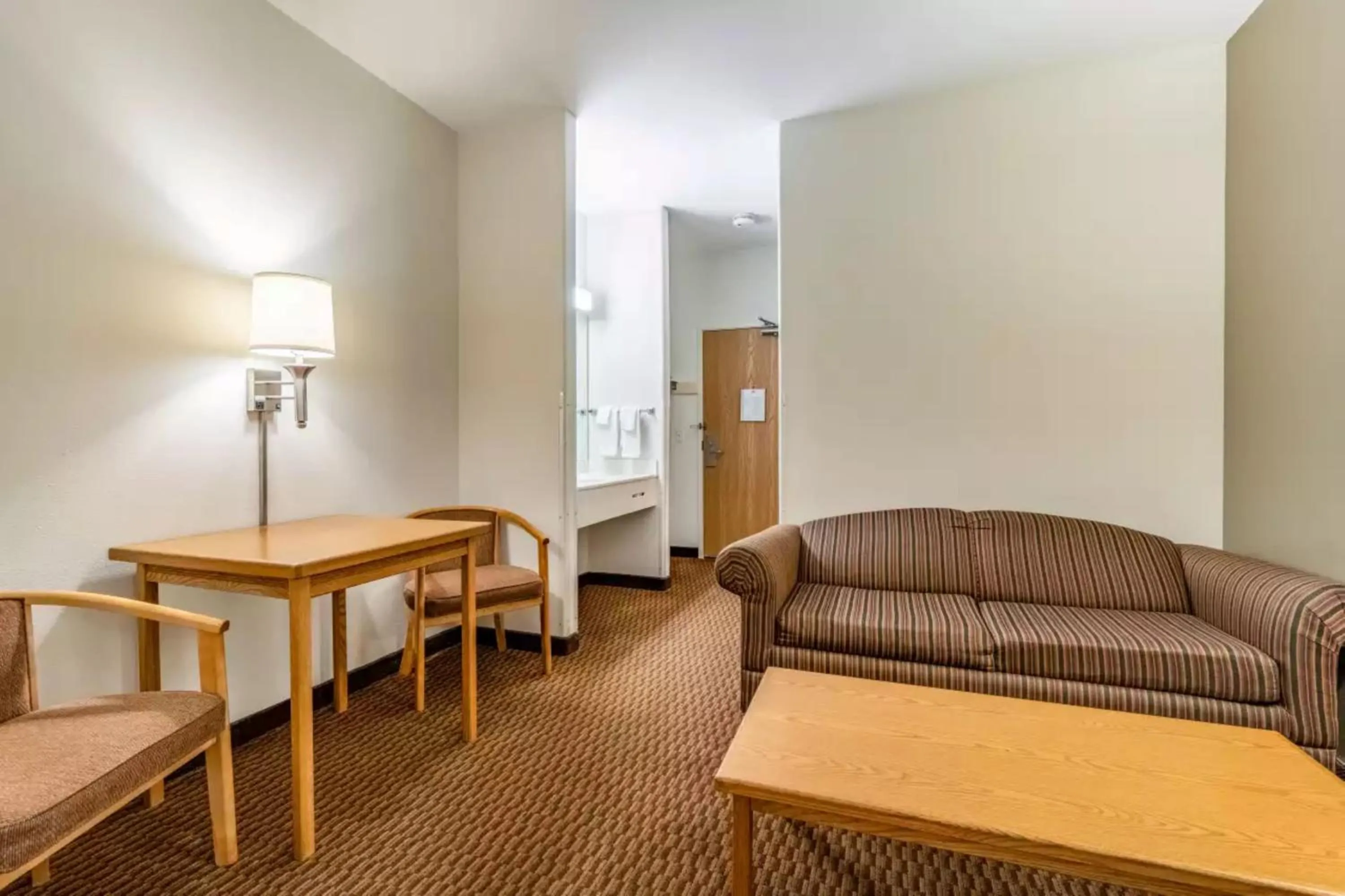 Seating area in Wingate by Wyndham New Castle - Glenwood Springs