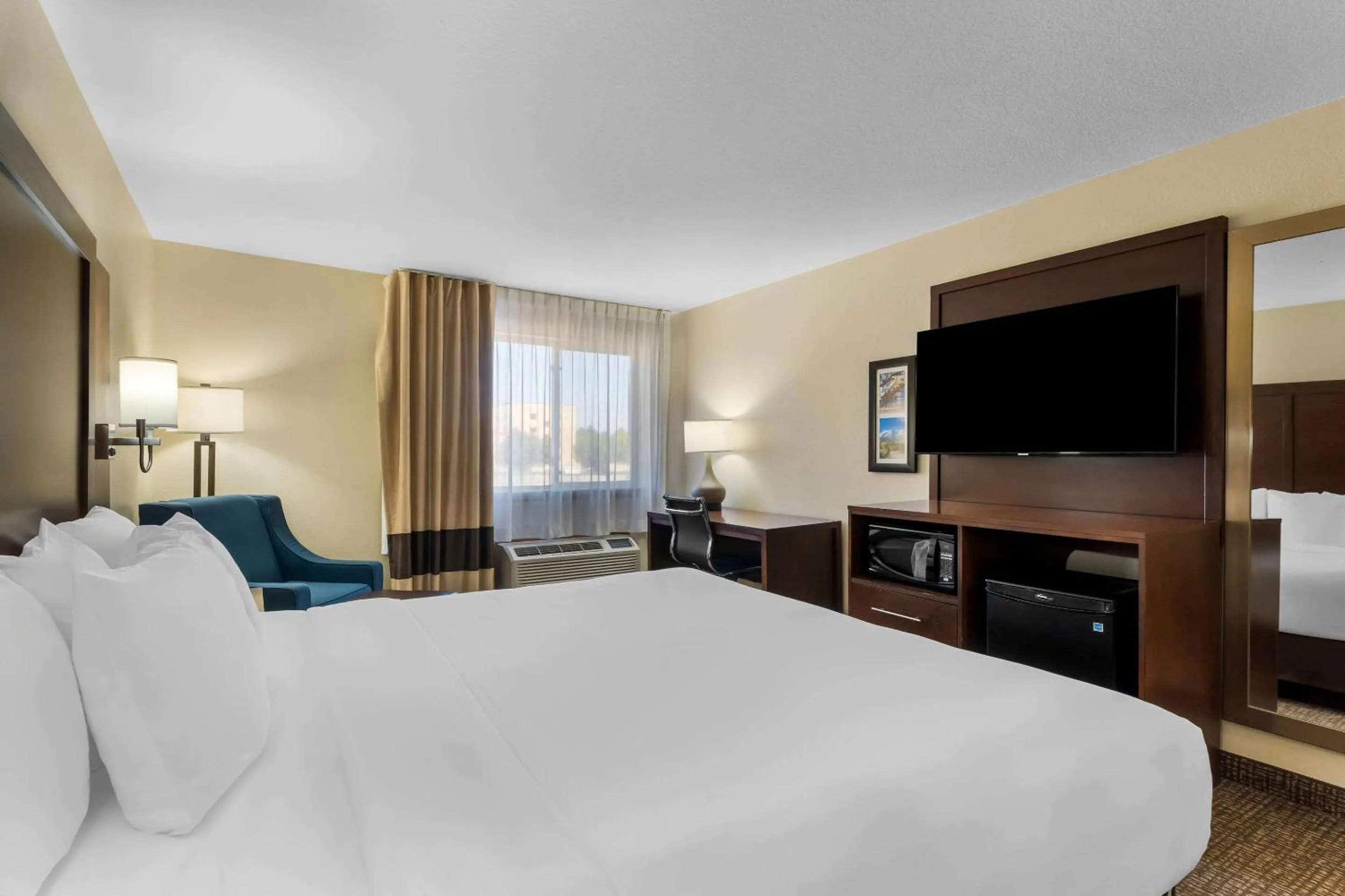 Bedroom, Bed in Comfort Inn & Suites Greeley