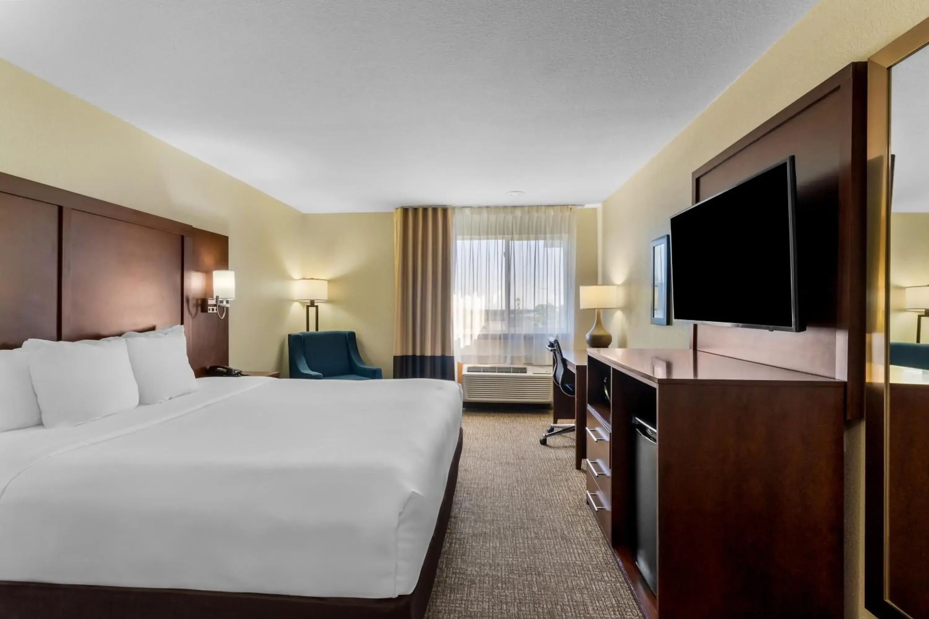 Bed in Comfort Inn & Suites Greeley Bed in Comfort Inn & Suites Greeley