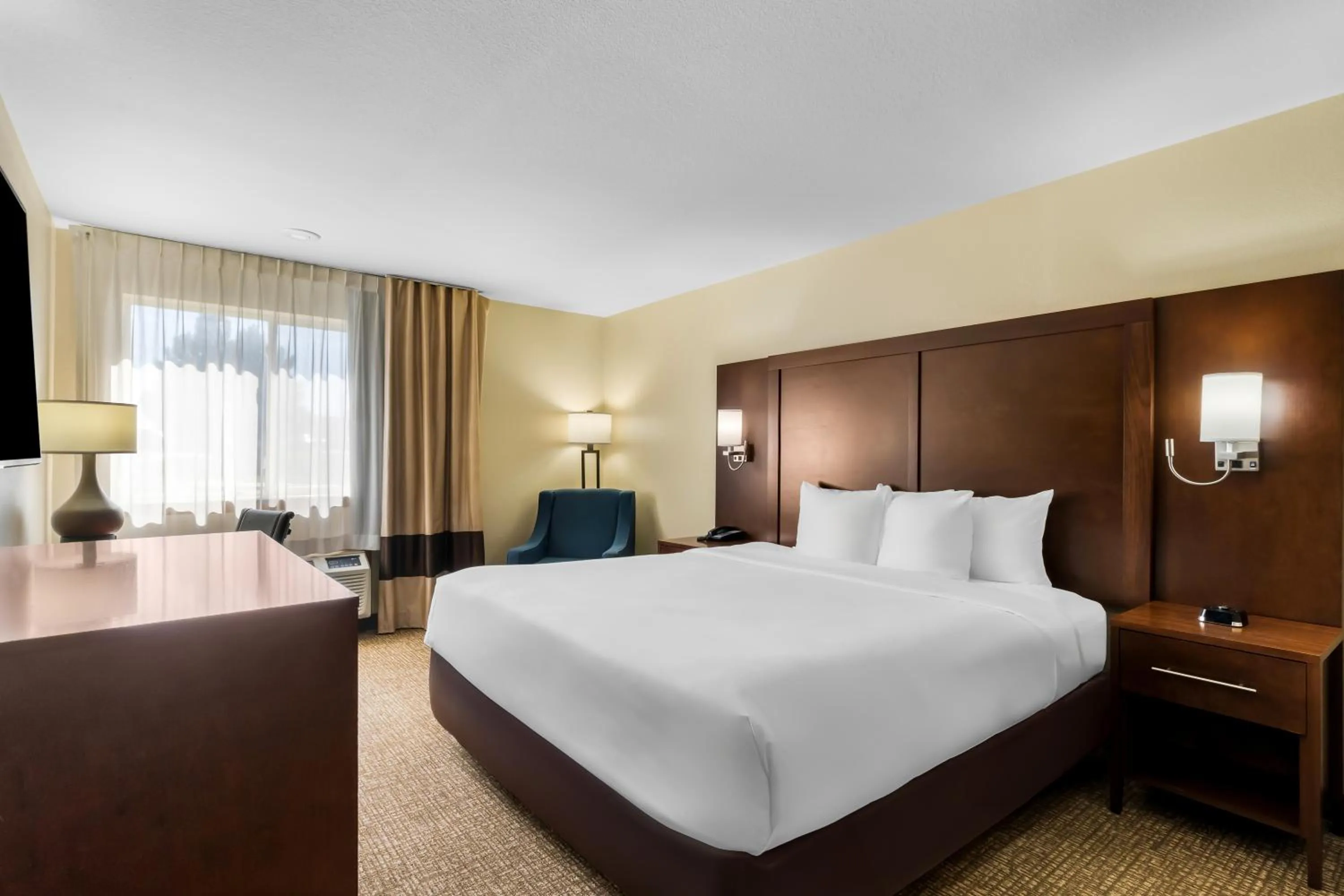 Bed in Comfort Inn & Suites Greeley