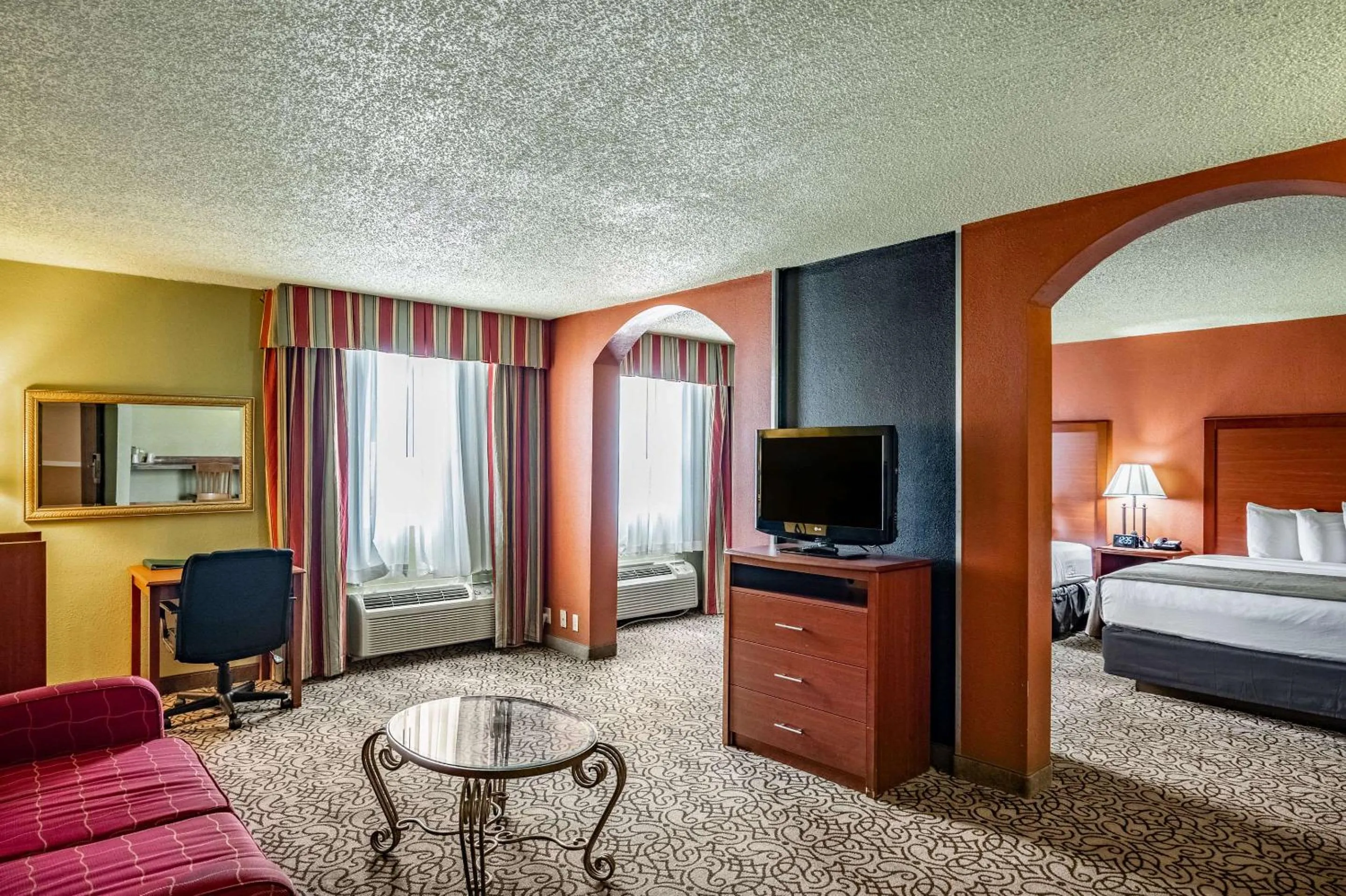 Bedroom, Bed in Quality Inn Trinidad