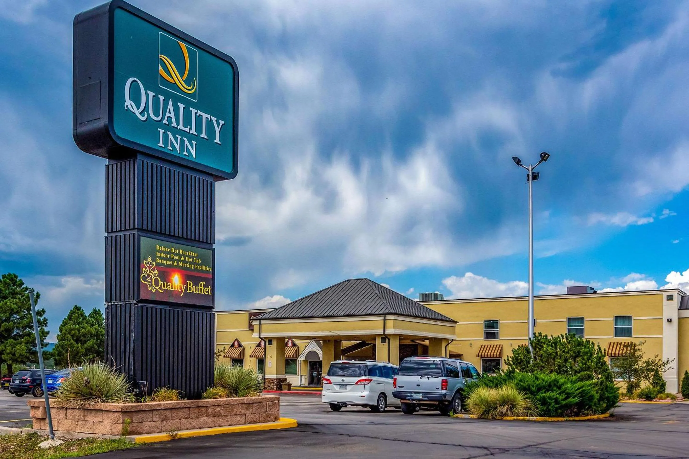 Property building in Quality Inn Trinidad