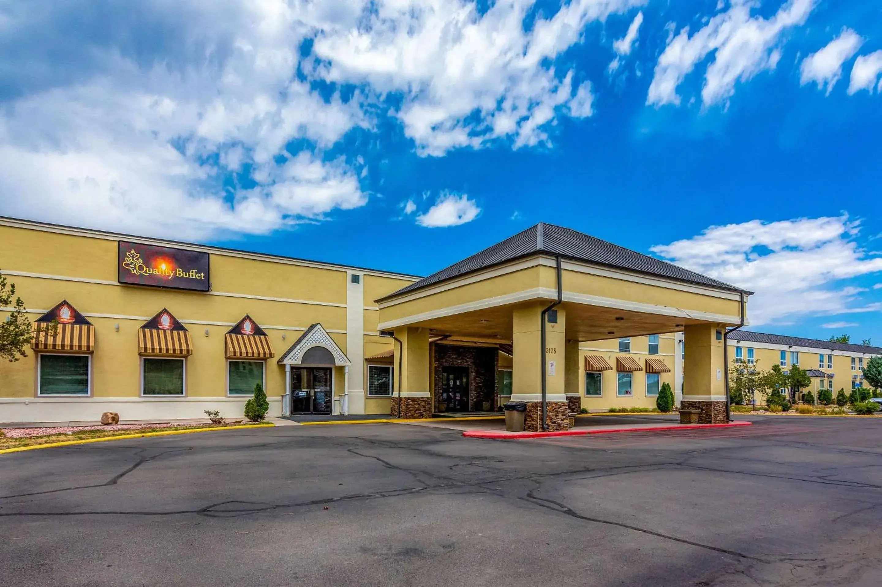 Property building in Quality Inn Trinidad Property building in Quality Inn Trinidad