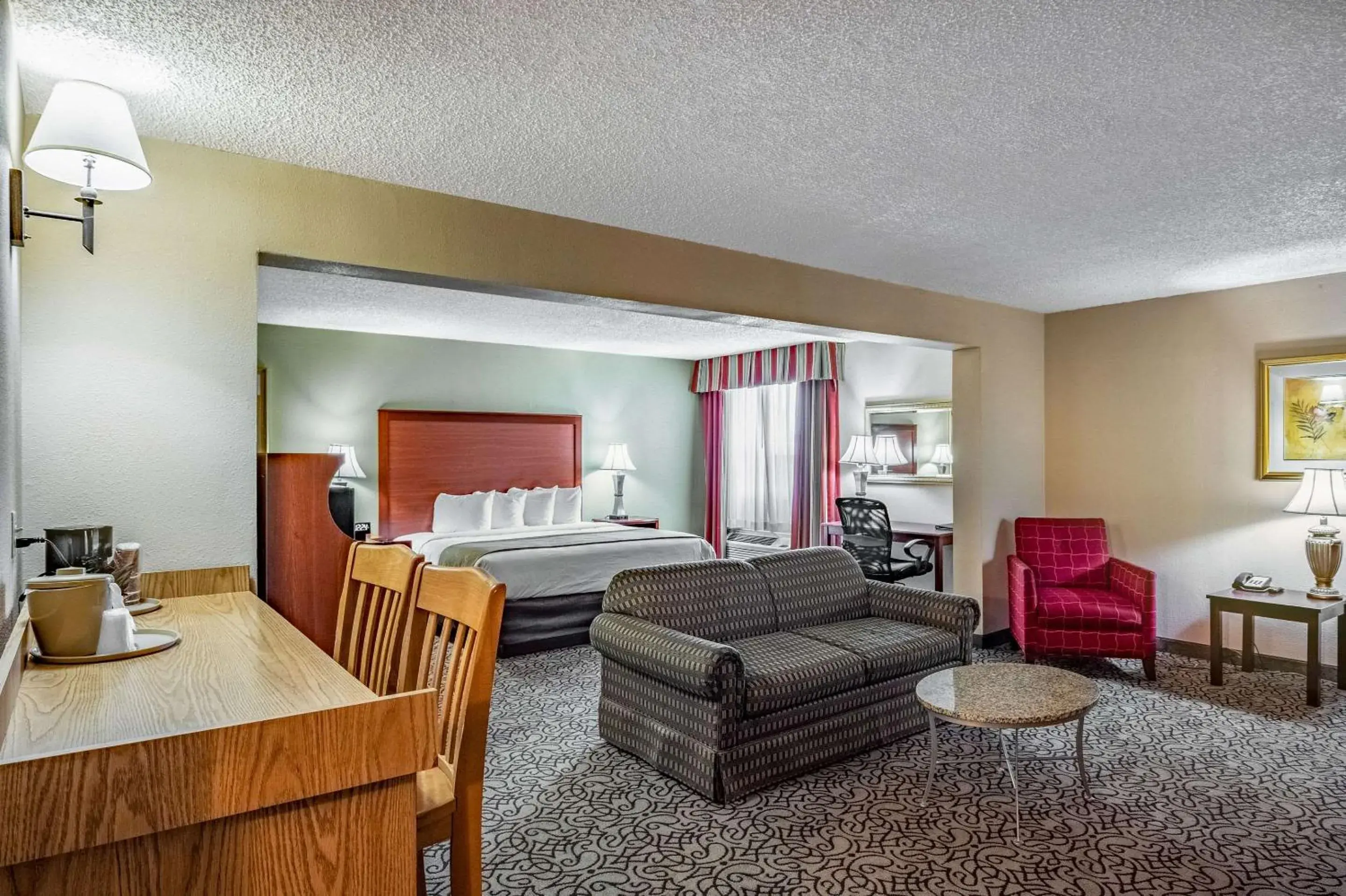 Bedroom, Bed in Quality Inn Trinidad Bedroom, Bed in Quality Inn Trinidad