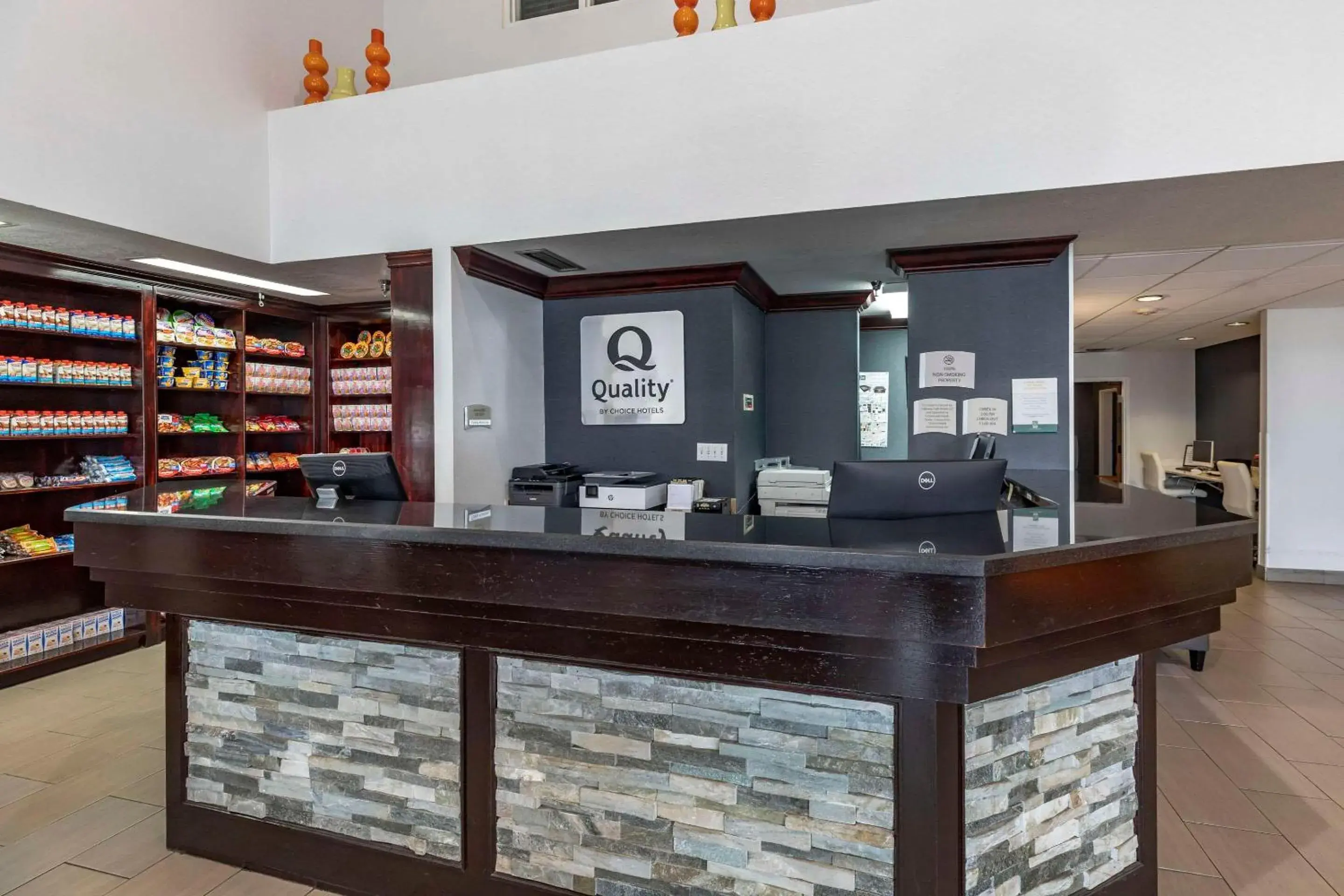 Lobby or reception in Quality Inn & Suites Denver Airport - Gateway Park Lobby or reception in Quality Inn & Suites Denver Airport - Gateway Park
