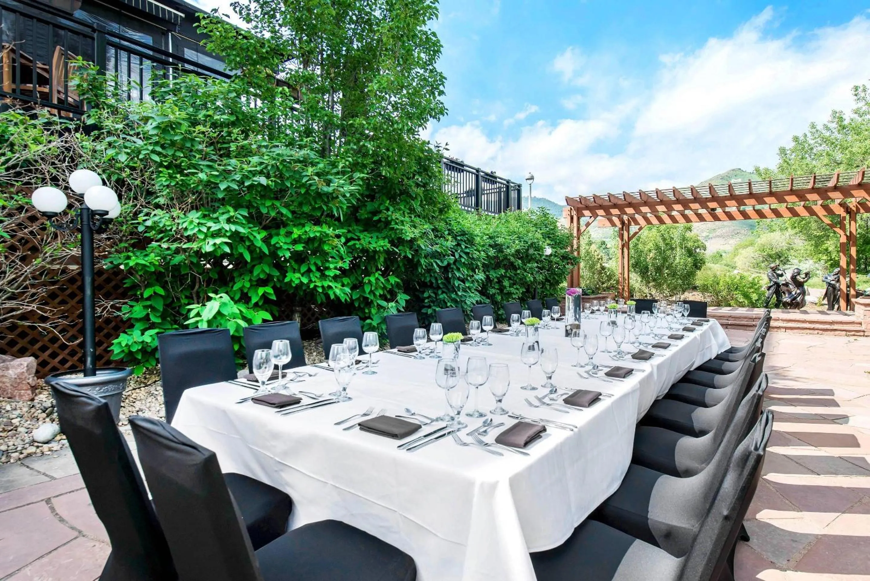 Restaurant/places to eat in The Golden Hotel, an Ascend Collection Hotel