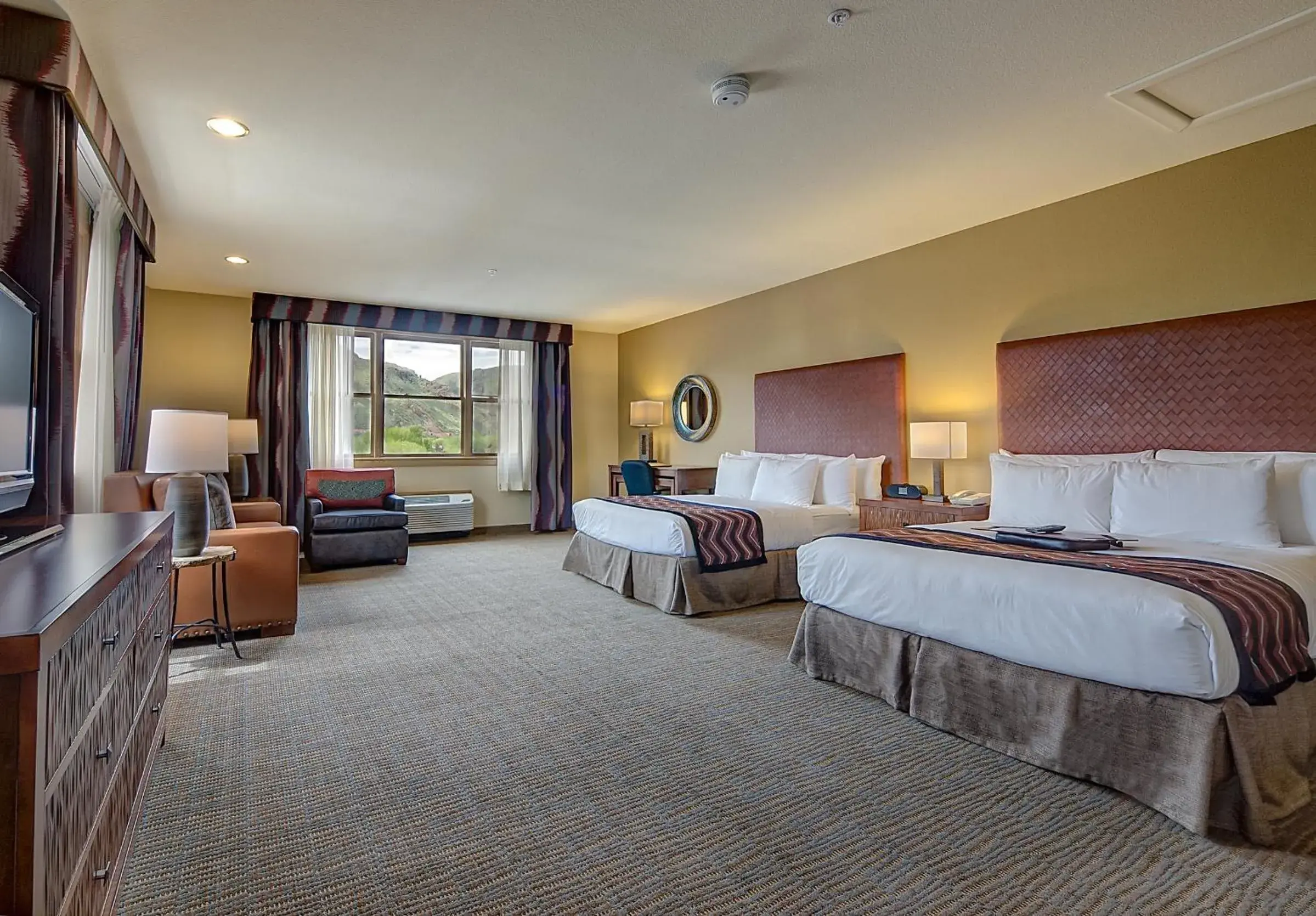 Executive Queen Room with Two Queen Beds - Non-smoking in The Golden Hotel, an Ascend Collection Hotel Executive Queen Room with Two Queen Beds - Non-smoking in The Golden Hotel, an Ascend Collection Hotel