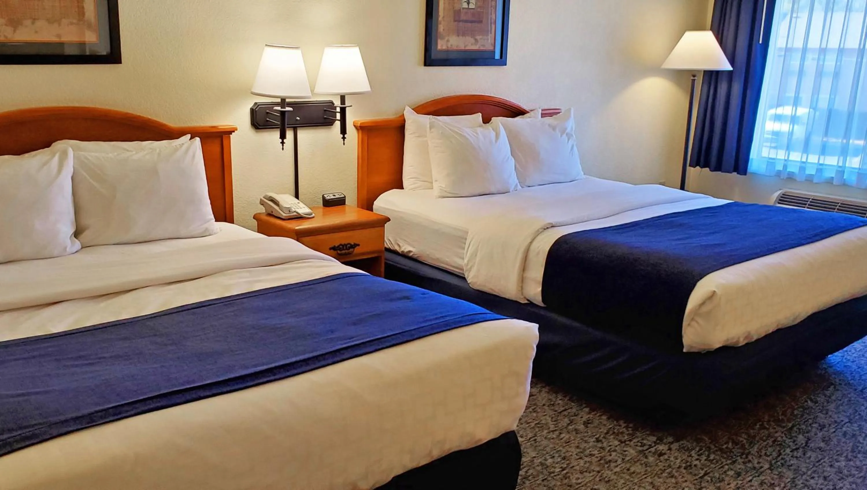 Bed in Magnuson Grand Pikes Peak