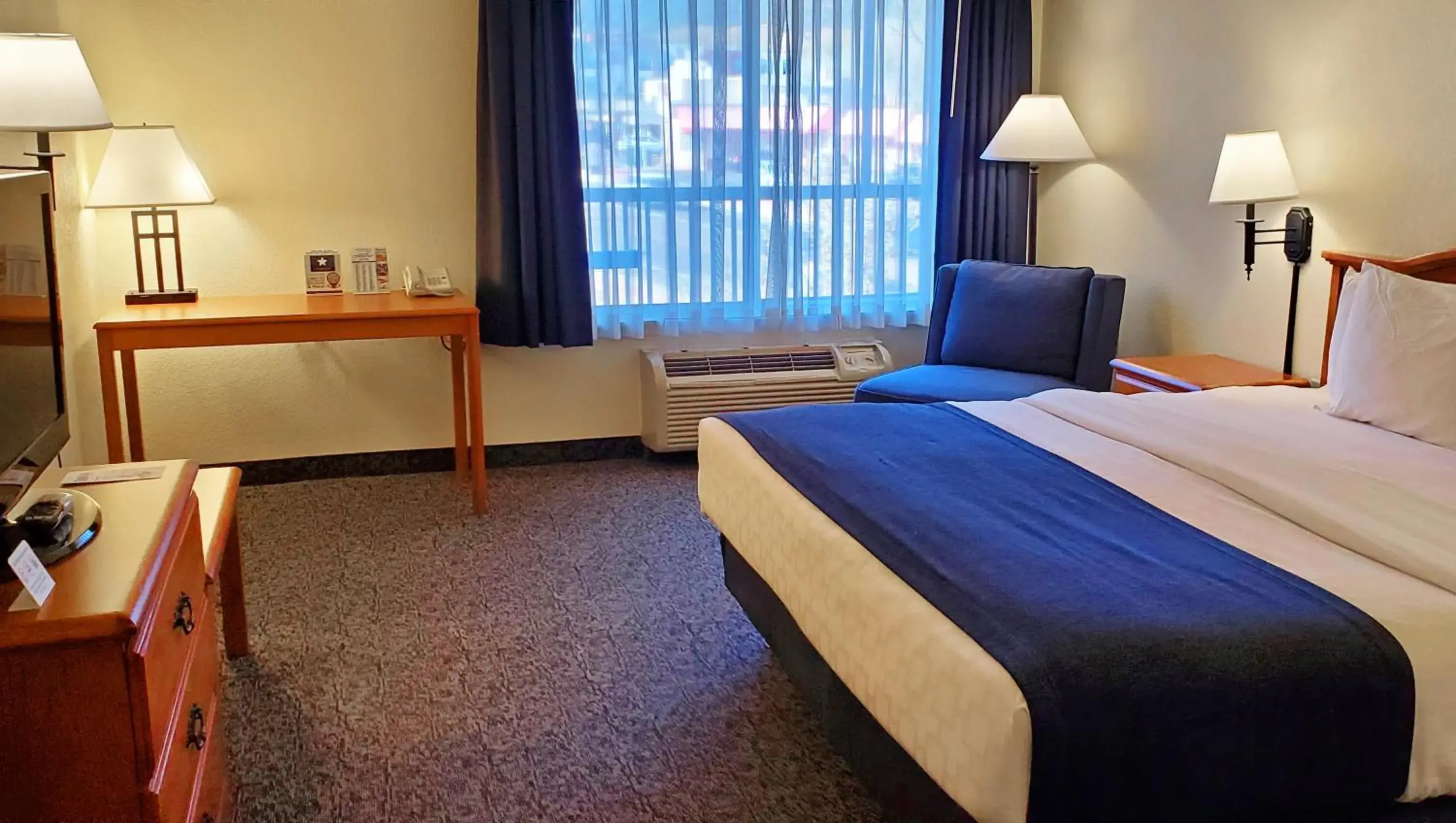 Bed in Magnuson Grand Pikes Peak Bed in Magnuson Grand Pikes Peak