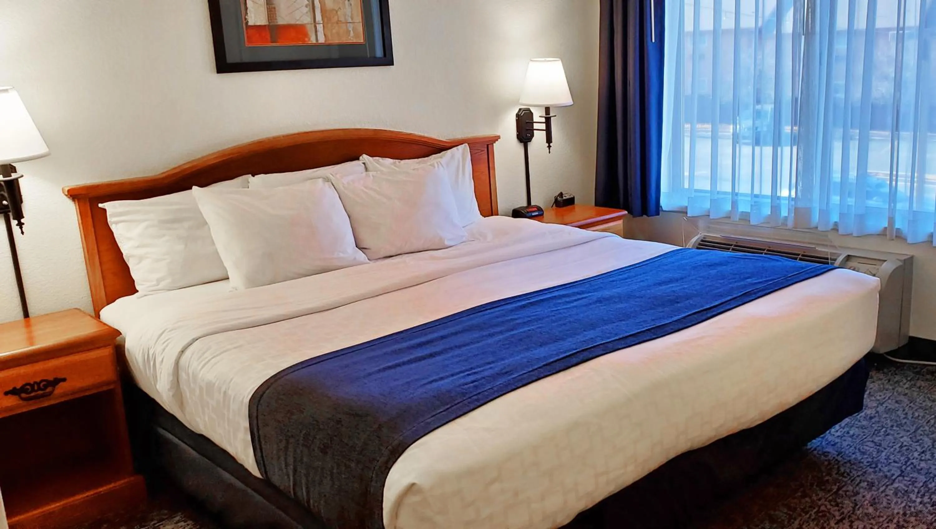 Bed in Magnuson Grand Pikes Peak