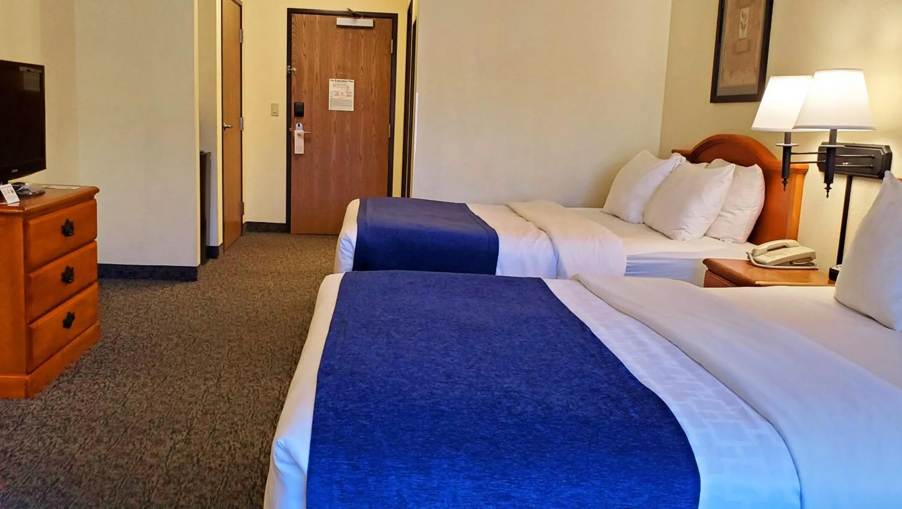 Quadruple Room with Mountain View in Manitou Pikes Peak Hotel Quadruple Room with Mountain View in Manitou Pikes Peak Hotel