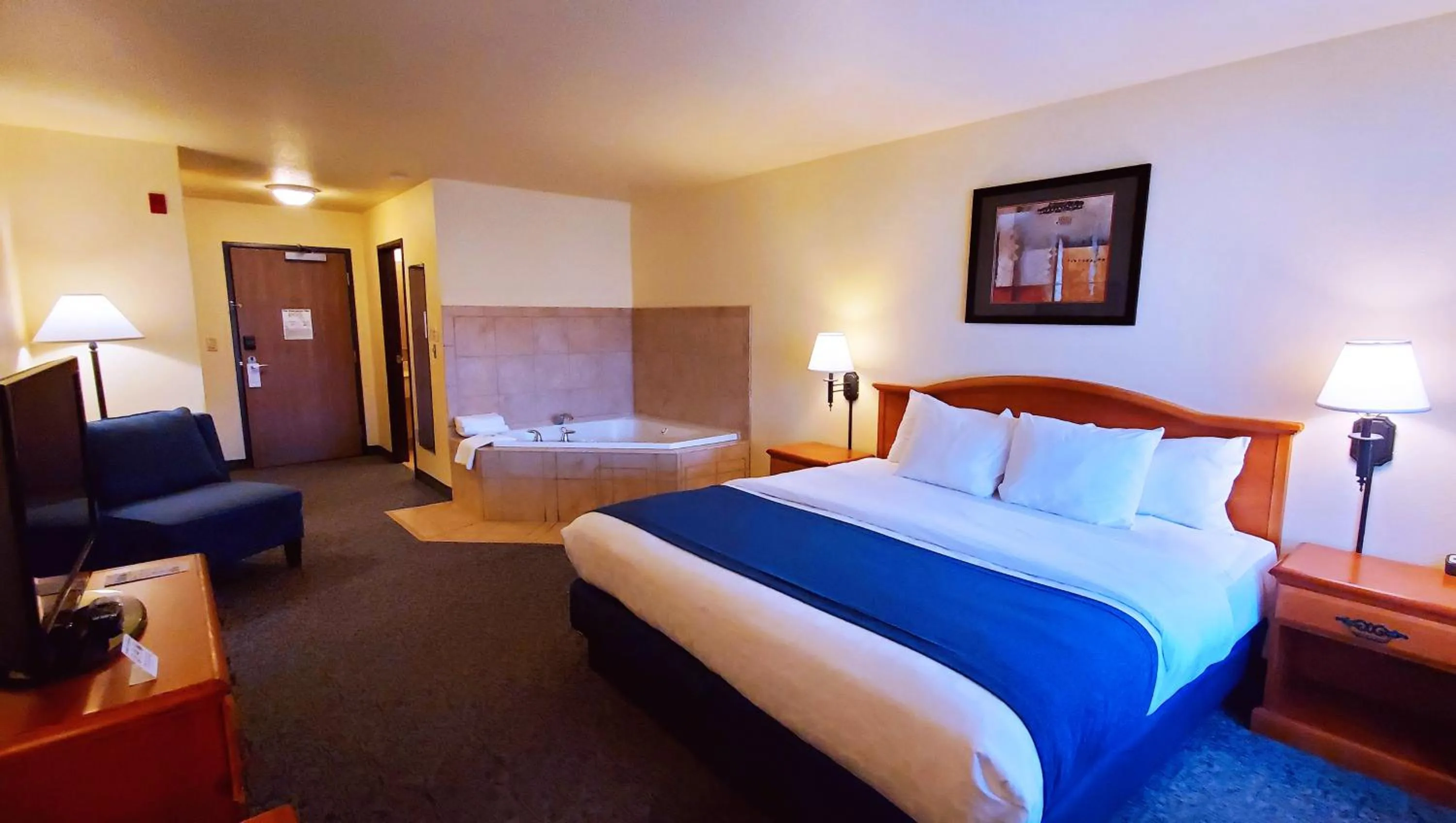 Bed in Magnuson Grand Pikes Peak