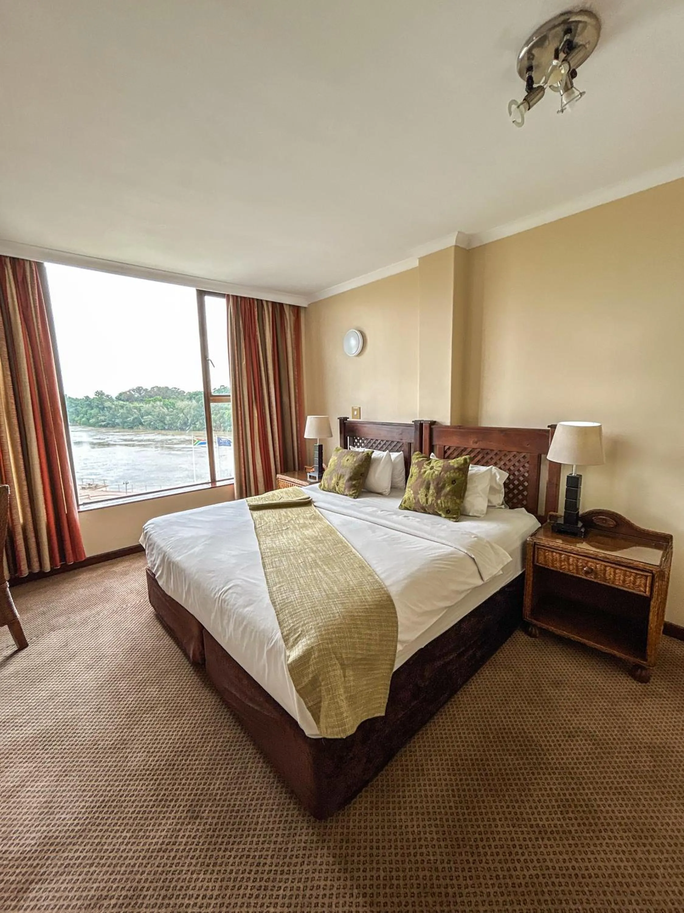 Bedroom, Bed in Riviera on Vaal Resort