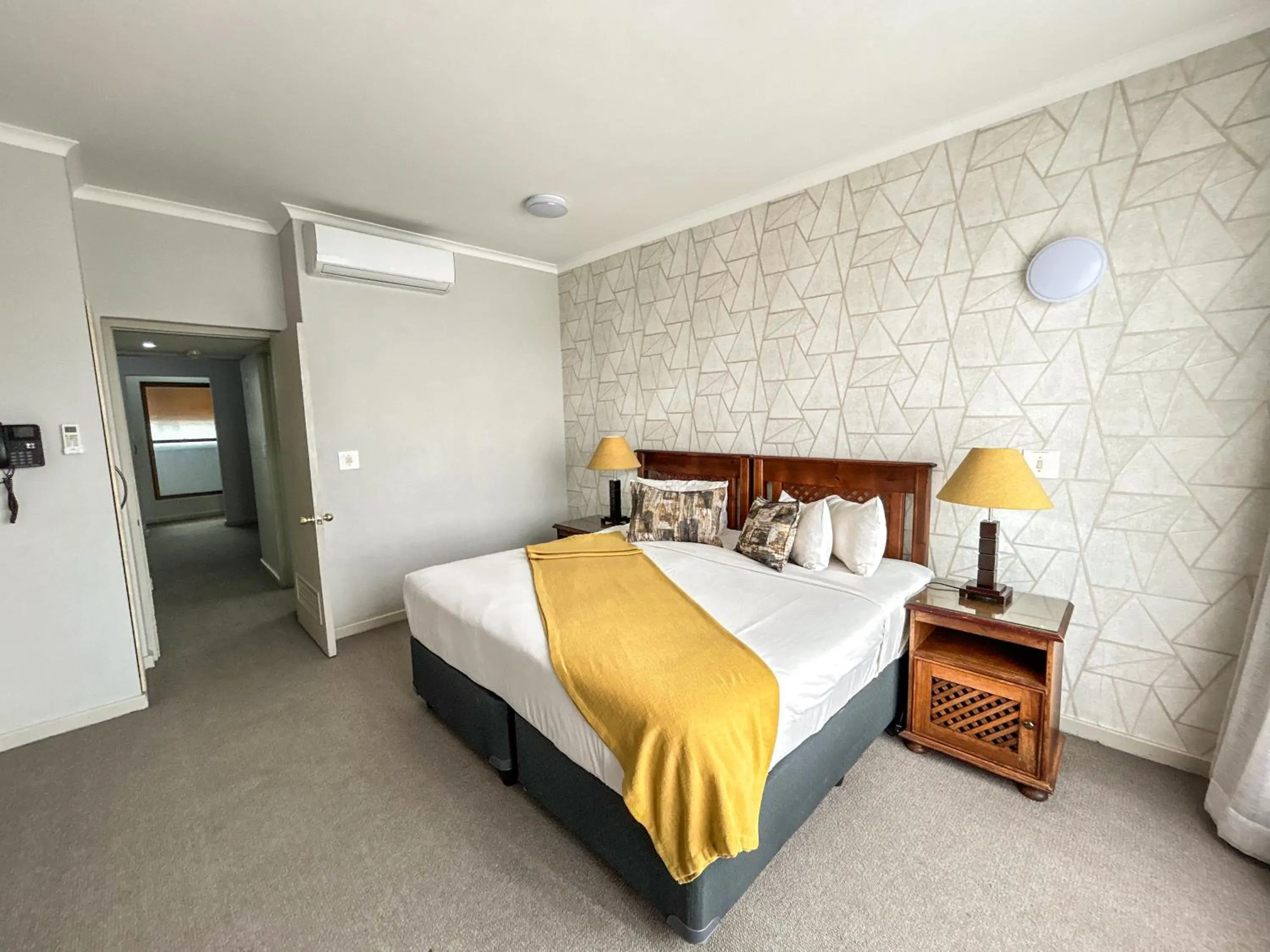 Bedroom, Bed in Riviera on Vaal Resort
