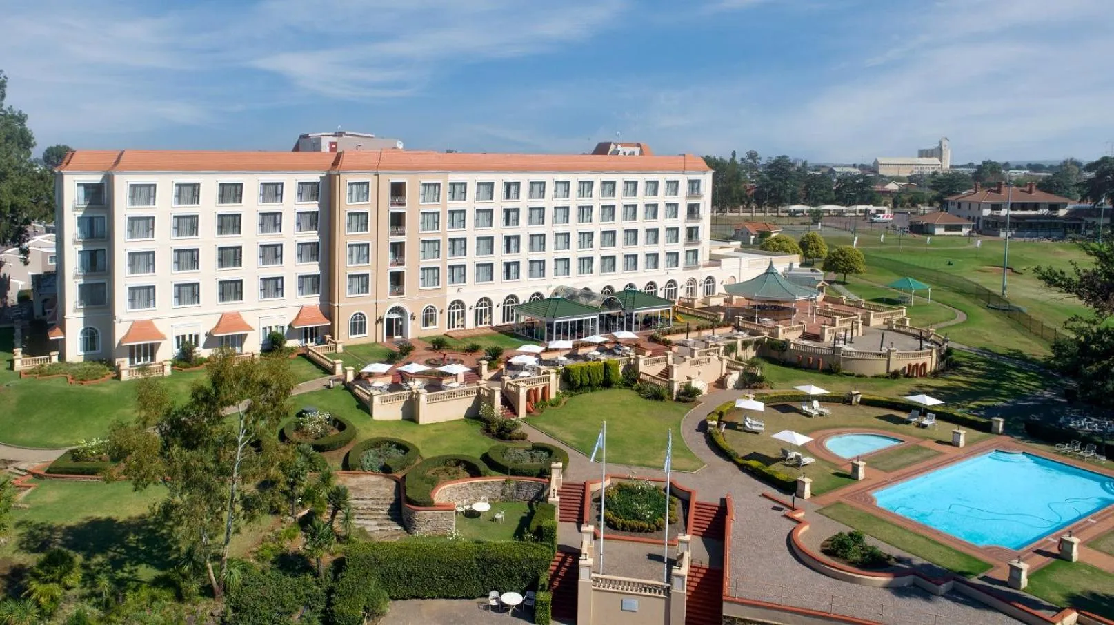 Property building in Riviera on Vaal Resort