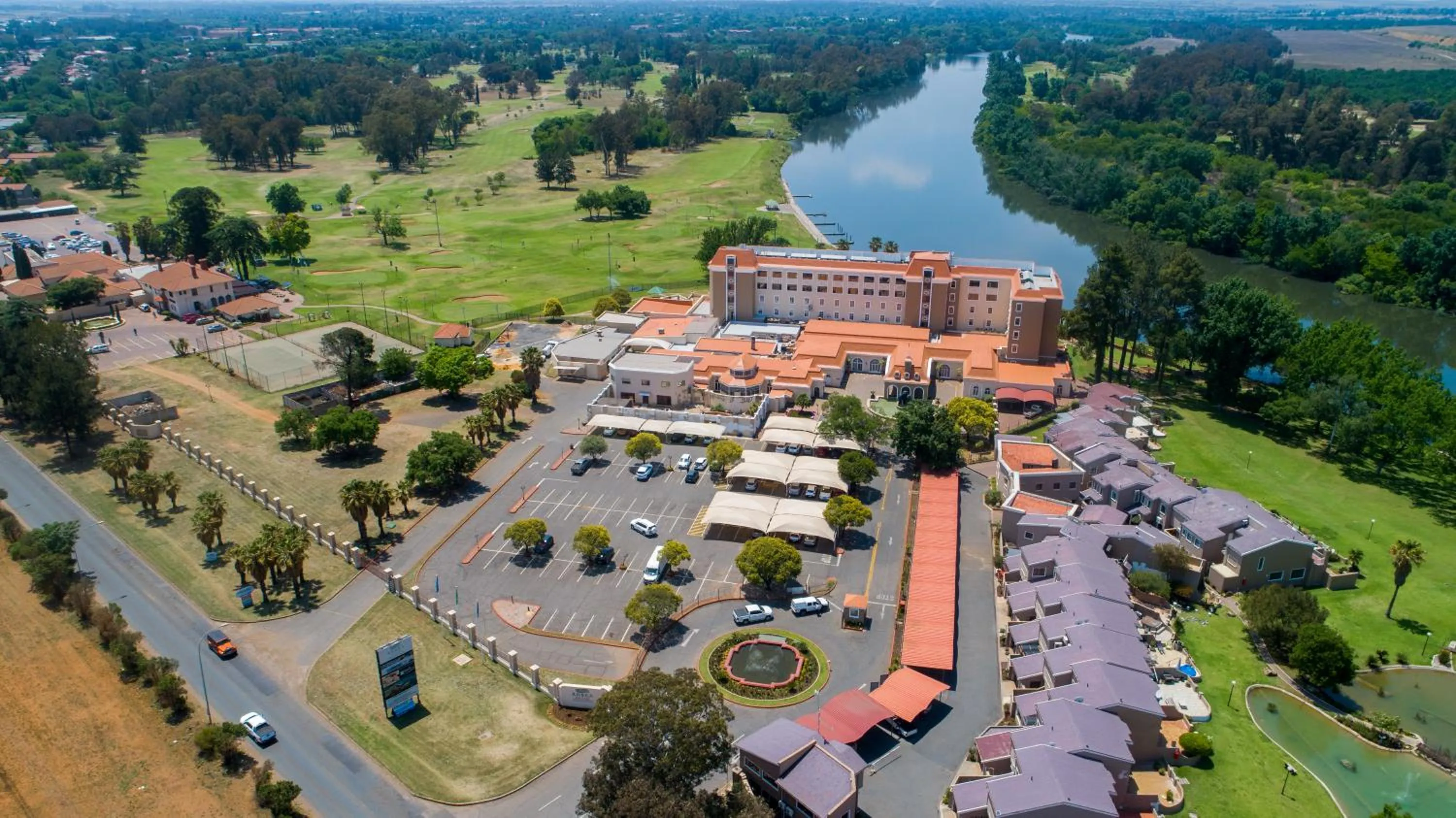 Property building in Riviera on Vaal Resort