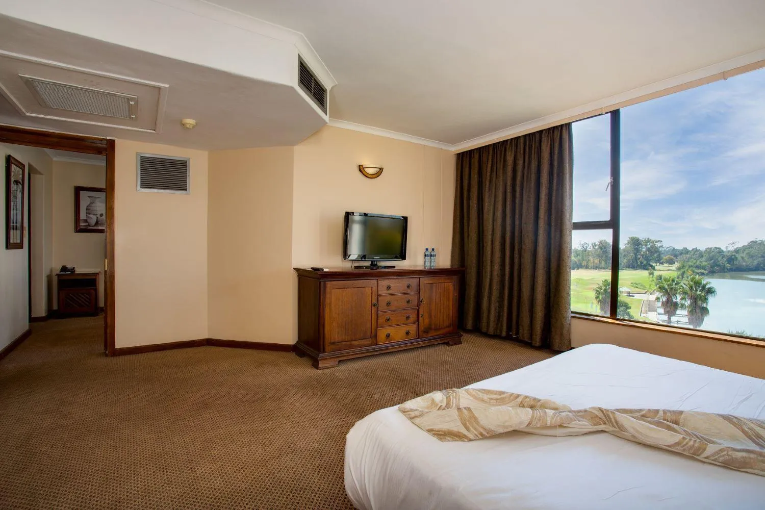 Bedroom, Bed in Riviera on Vaal Resort