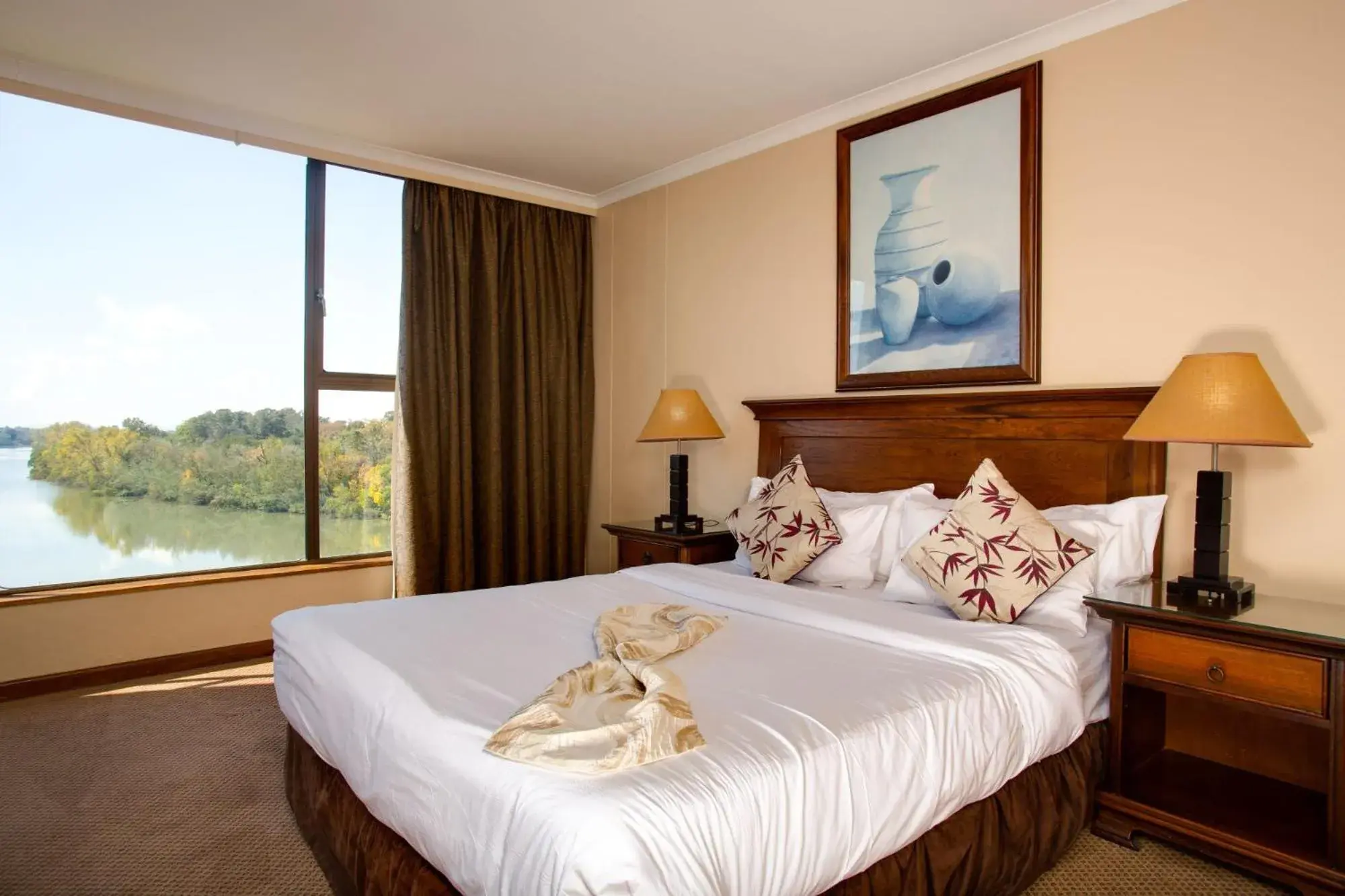 Deluxe Double Room in Riviera on Vaal Resort Deluxe Double Room in Riviera on Vaal Resort