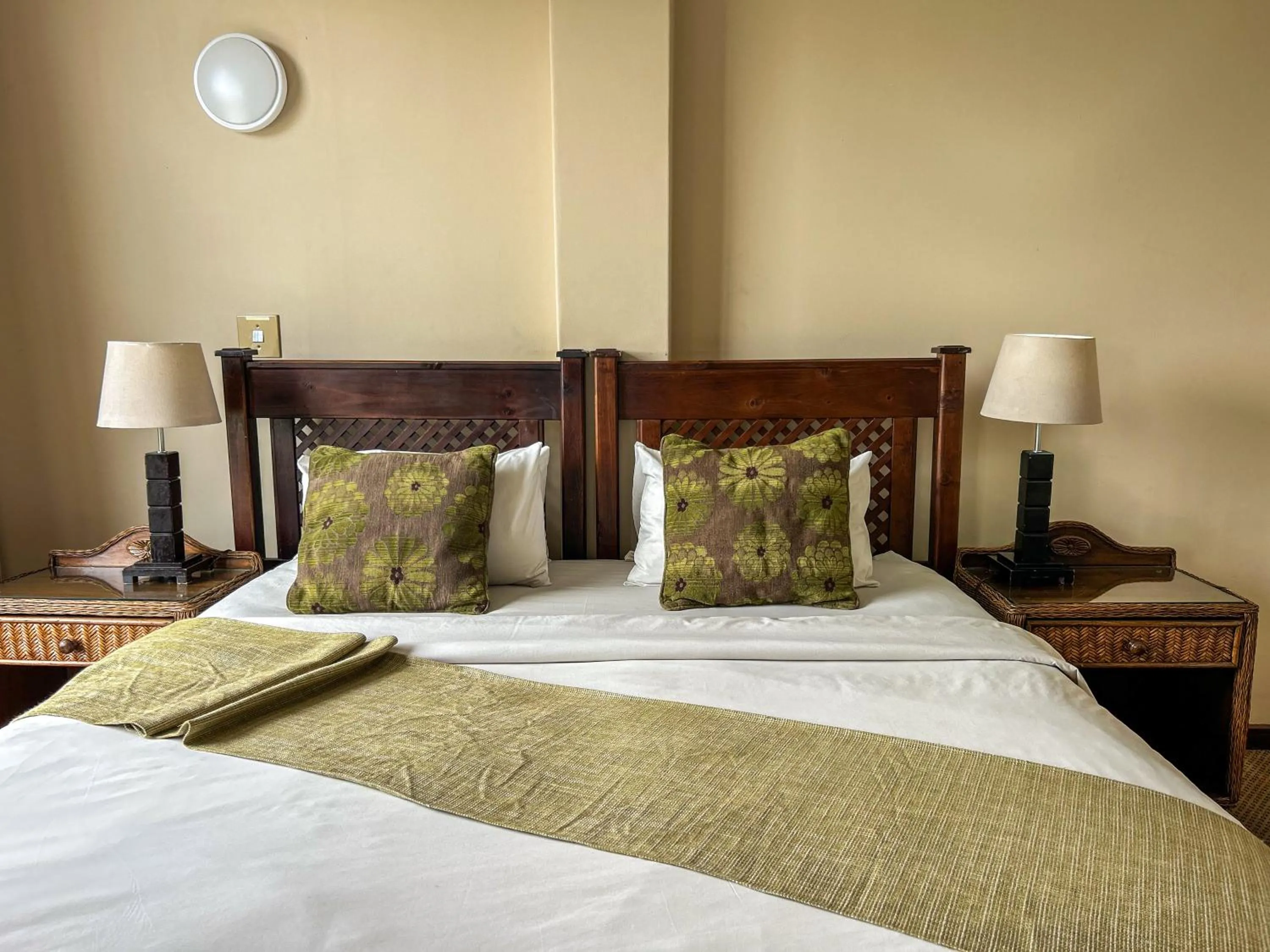 Bedroom, Bed in Riviera on Vaal Resort