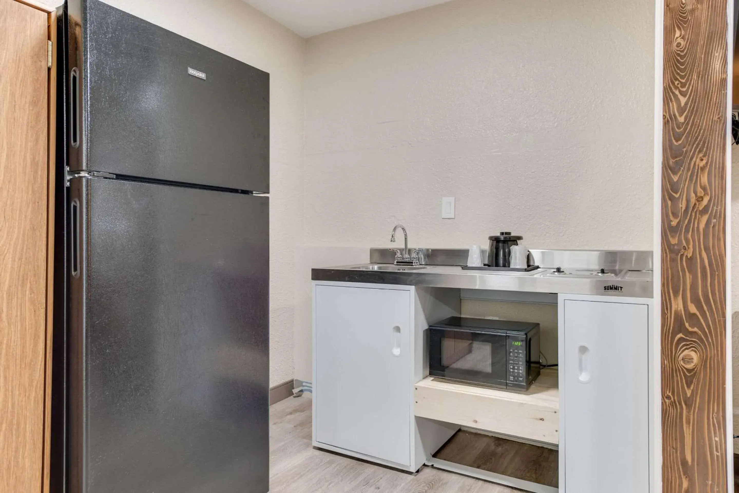 Bedroom in Suburban Studios near Mesa Verde Bedroom in Suburban Studios near Mesa Verde